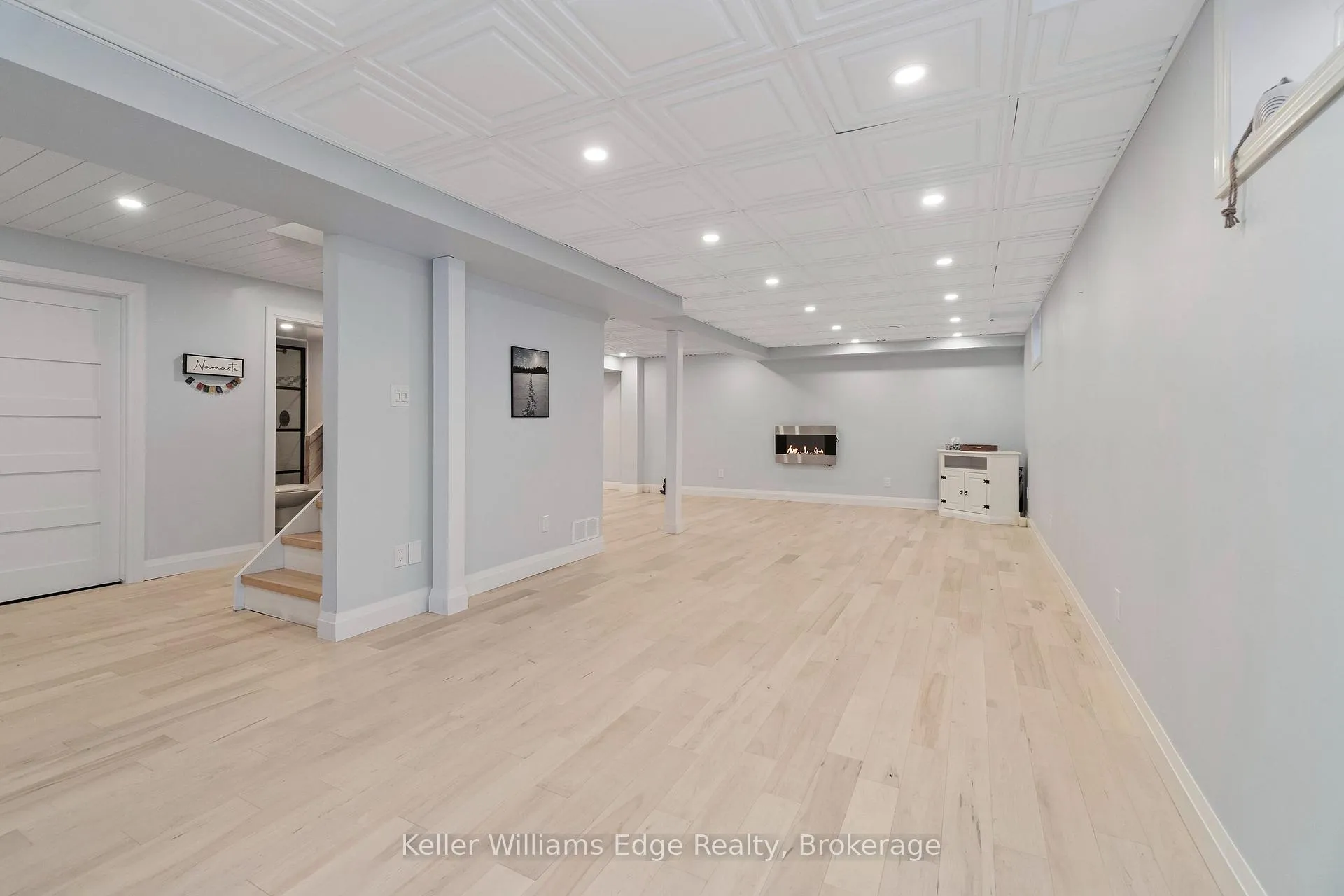 Photo 36 of 427 Mackay Court, Burlington, Shoreacres — HOMEH