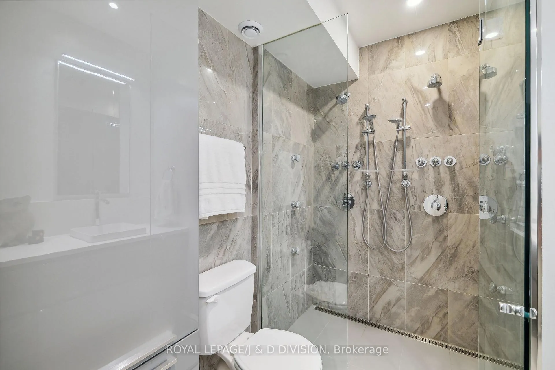 Photo 14 of 88 Asquith Avenue, Toronto, Rosedale-Moore Park — HOMEH