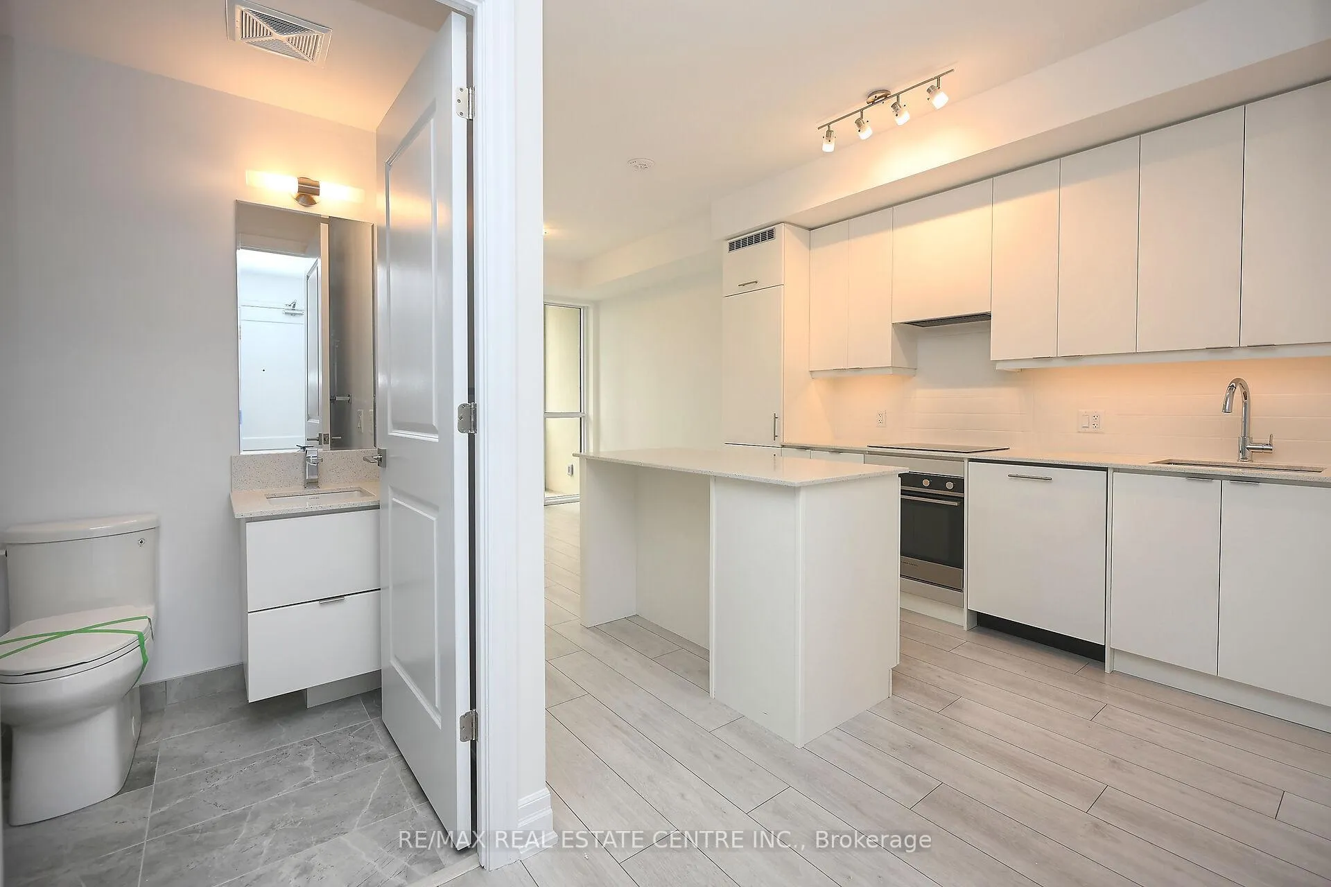 Photo 9 of Unit 707, 30 Elm Drive W, Mississauga, City Centre — HOMEH