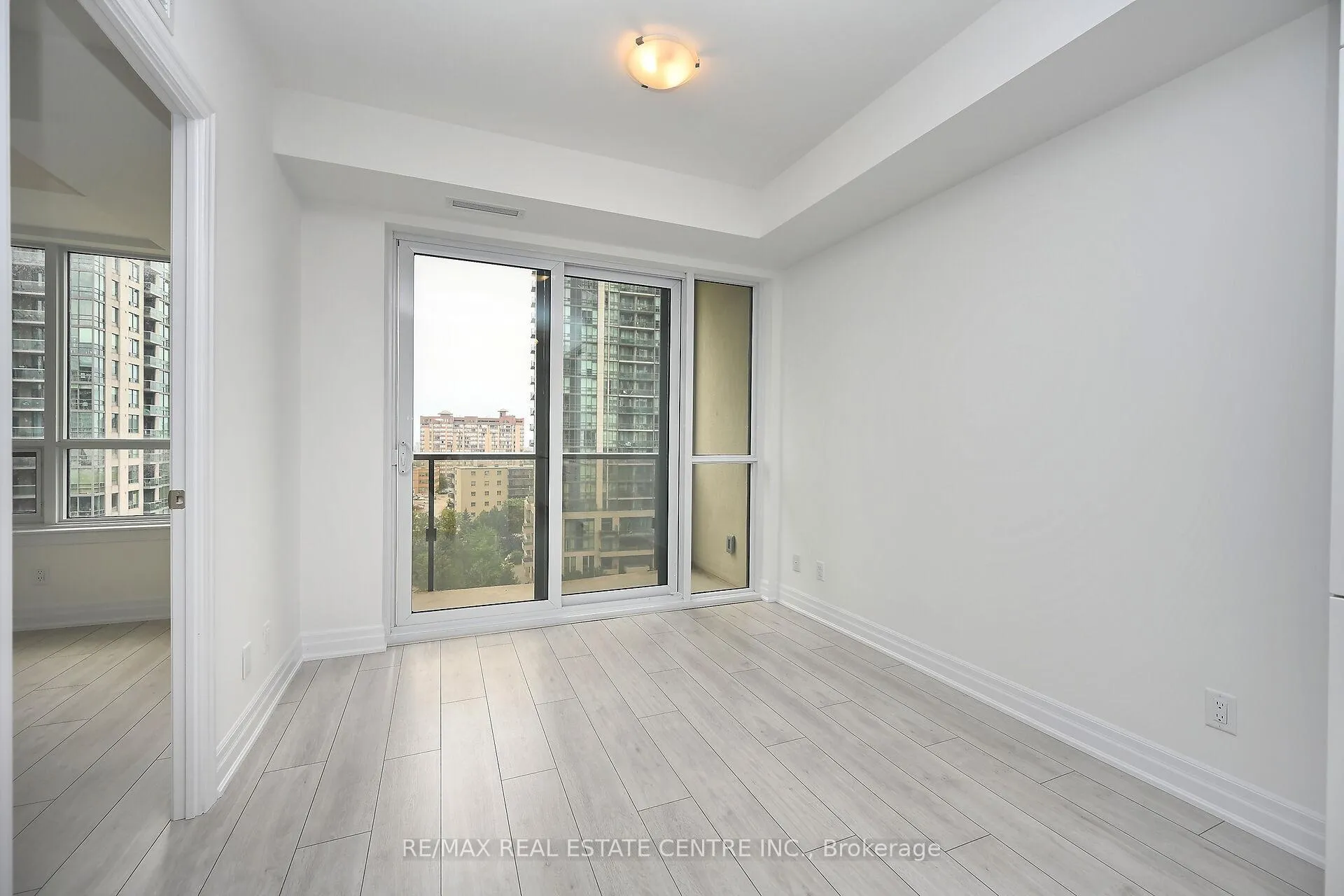 Photo 10 of Unit 707, 30 Elm Drive W, Mississauga, City Centre — HOMEH