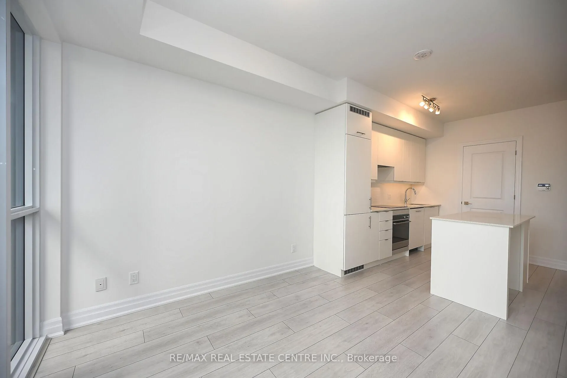Photo 12 of Unit 707, 30 Elm Drive W, Mississauga, City Centre — HOMEH