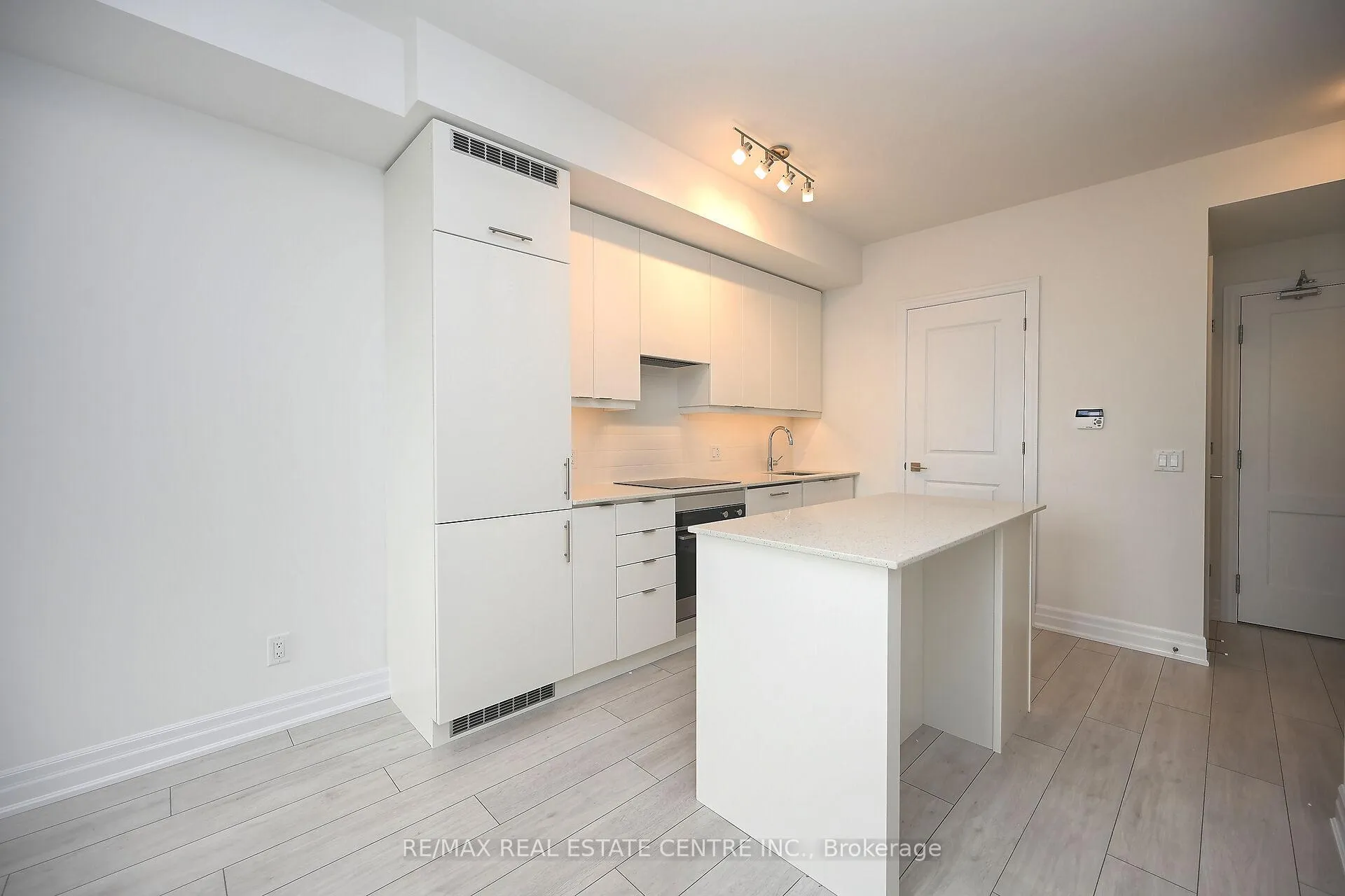 Photo 15 of Unit 707, 30 Elm Drive W, Mississauga, City Centre — HOMEH