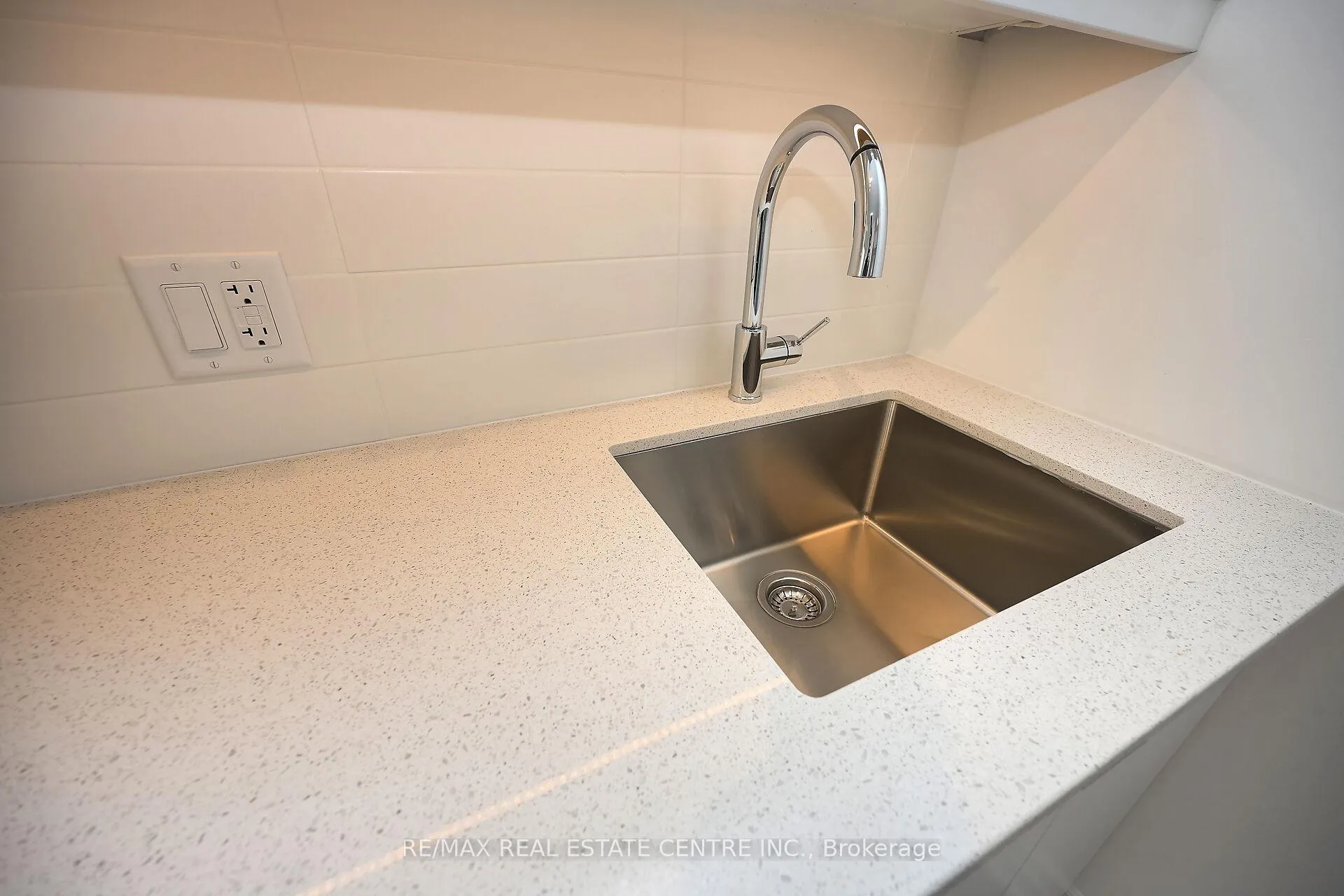 Photo 21 of Unit 707, 30 Elm Drive W, Mississauga, City Centre — HOMEH