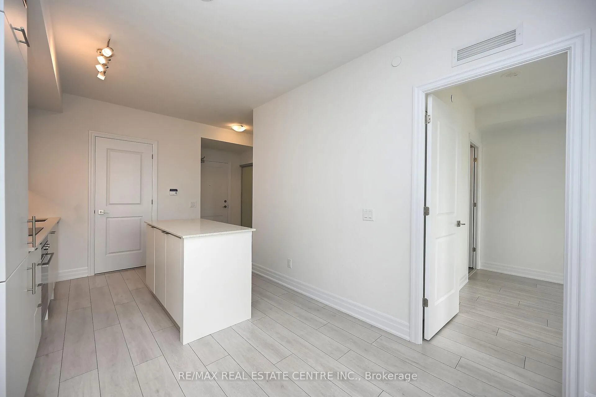 Photo 23 of Unit 707, 30 Elm Drive W, Mississauga, City Centre — HOMEH