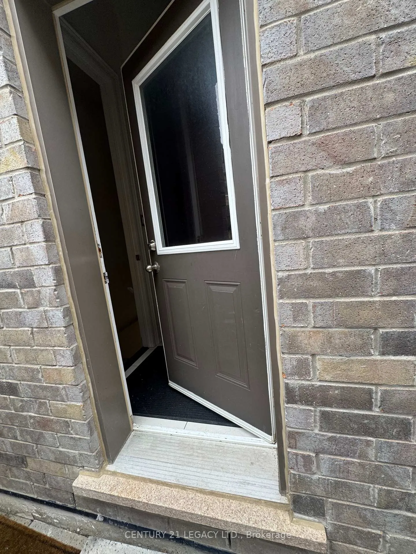 Photo 3 of Unit Bsmt, 26 Cloverhaven Road, Brampton, Toronto Gore Rural Estate — HOMEH
