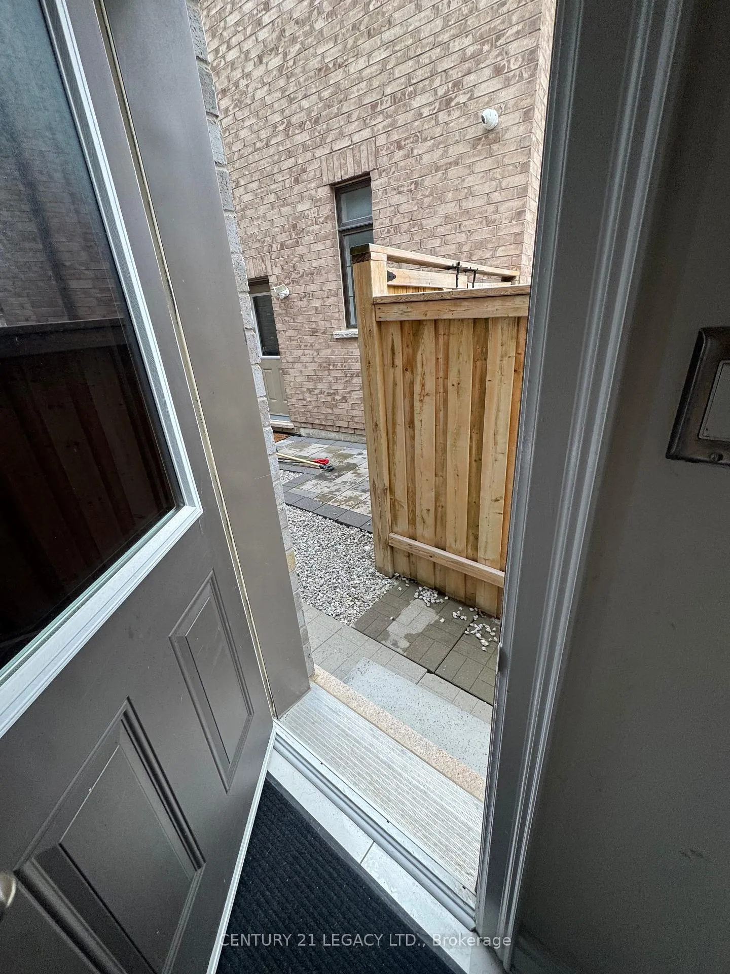 Photo 5 of Unit Bsmt, 26 Cloverhaven Road, Brampton, Toronto Gore Rural Estate — HOMEH