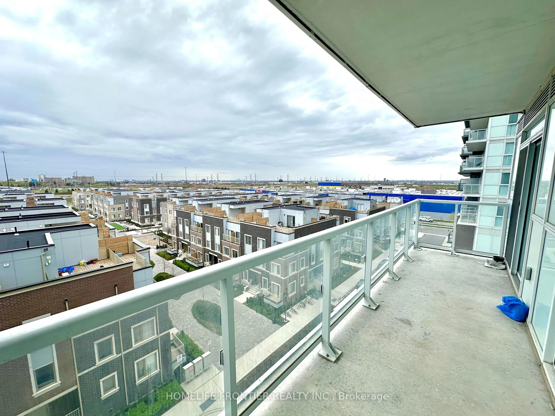 Photo 1 of Unit 605, 38 Honeycrisp Crescent, Vaughan, Vaughan Corporate Centre — HOMEH