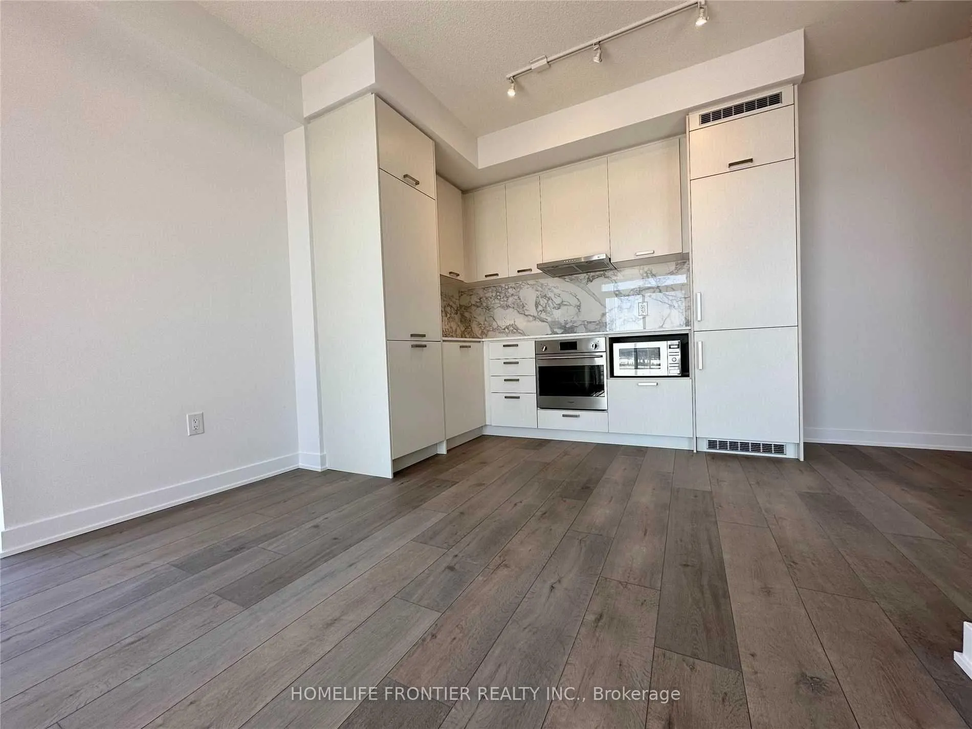 Photo 10 of Unit 605, 38 Honeycrisp Crescent, Vaughan, Vaughan Corporate Centre — HOMEH