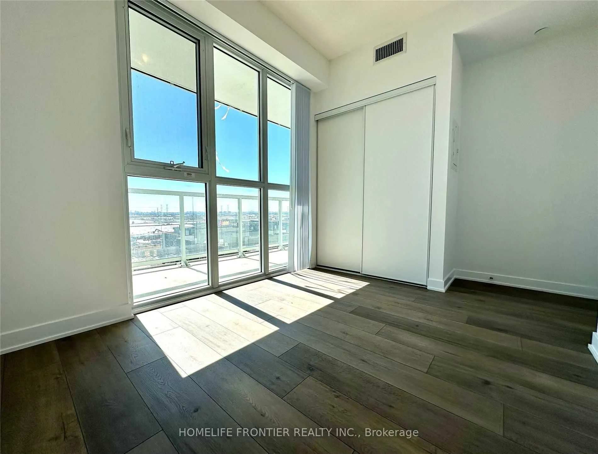 Photo 13 of Unit 605, 38 Honeycrisp Crescent, Vaughan, Vaughan Corporate Centre — HOMEH