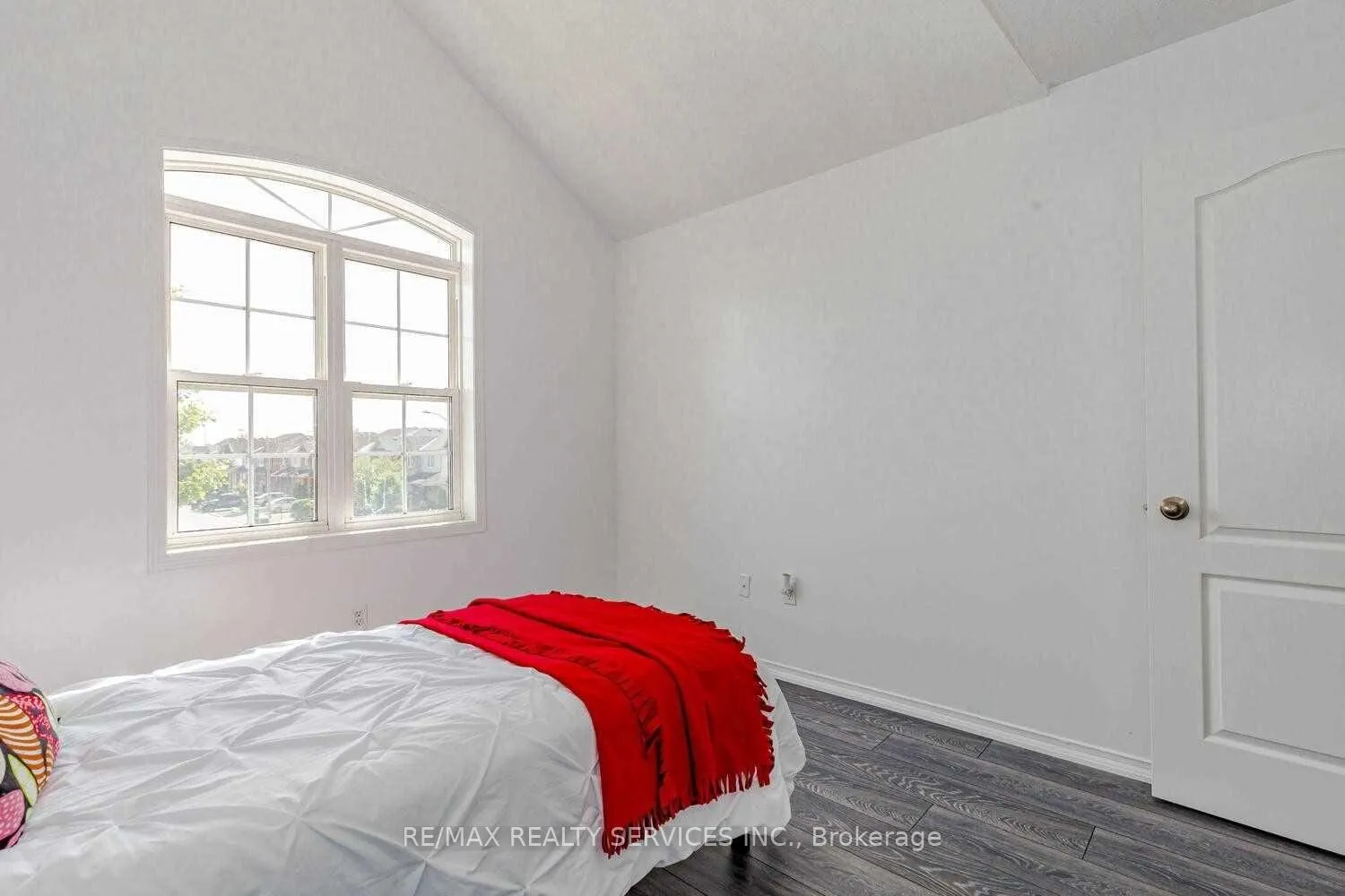 Photo 17 of 339 Edenbrook Hill (UPPER) Drive, Brampton, Fletcher's Meadow — HOMEH