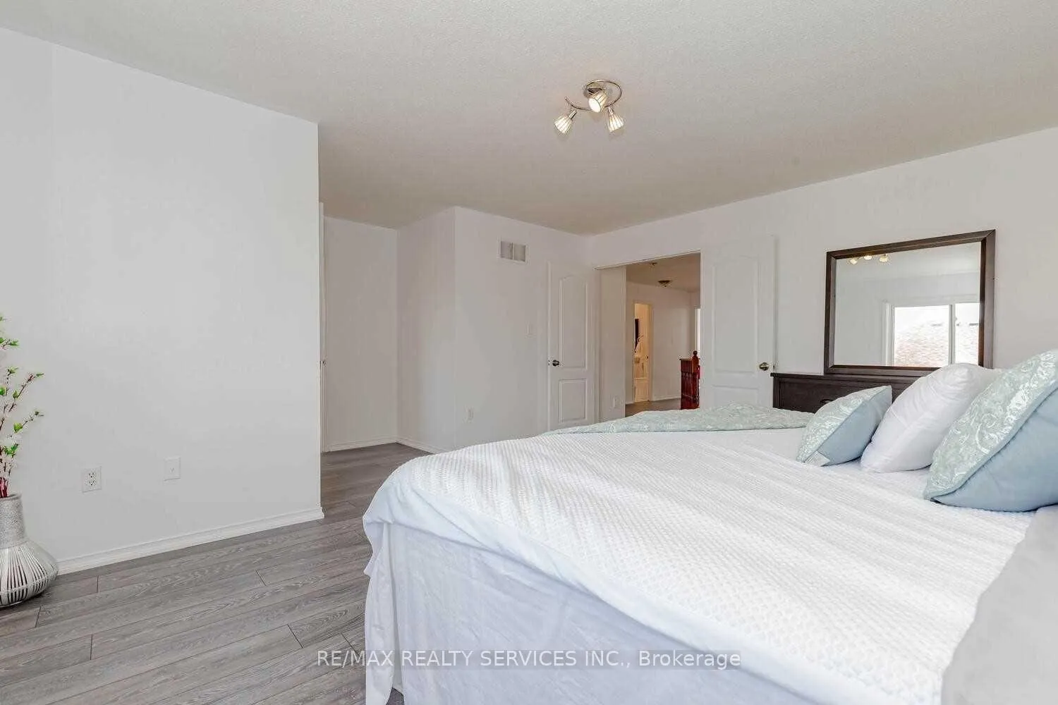 Photo 22 of 339 Edenbrook Hill (UPPER) Drive, Brampton, Fletcher's Meadow — HOMEH