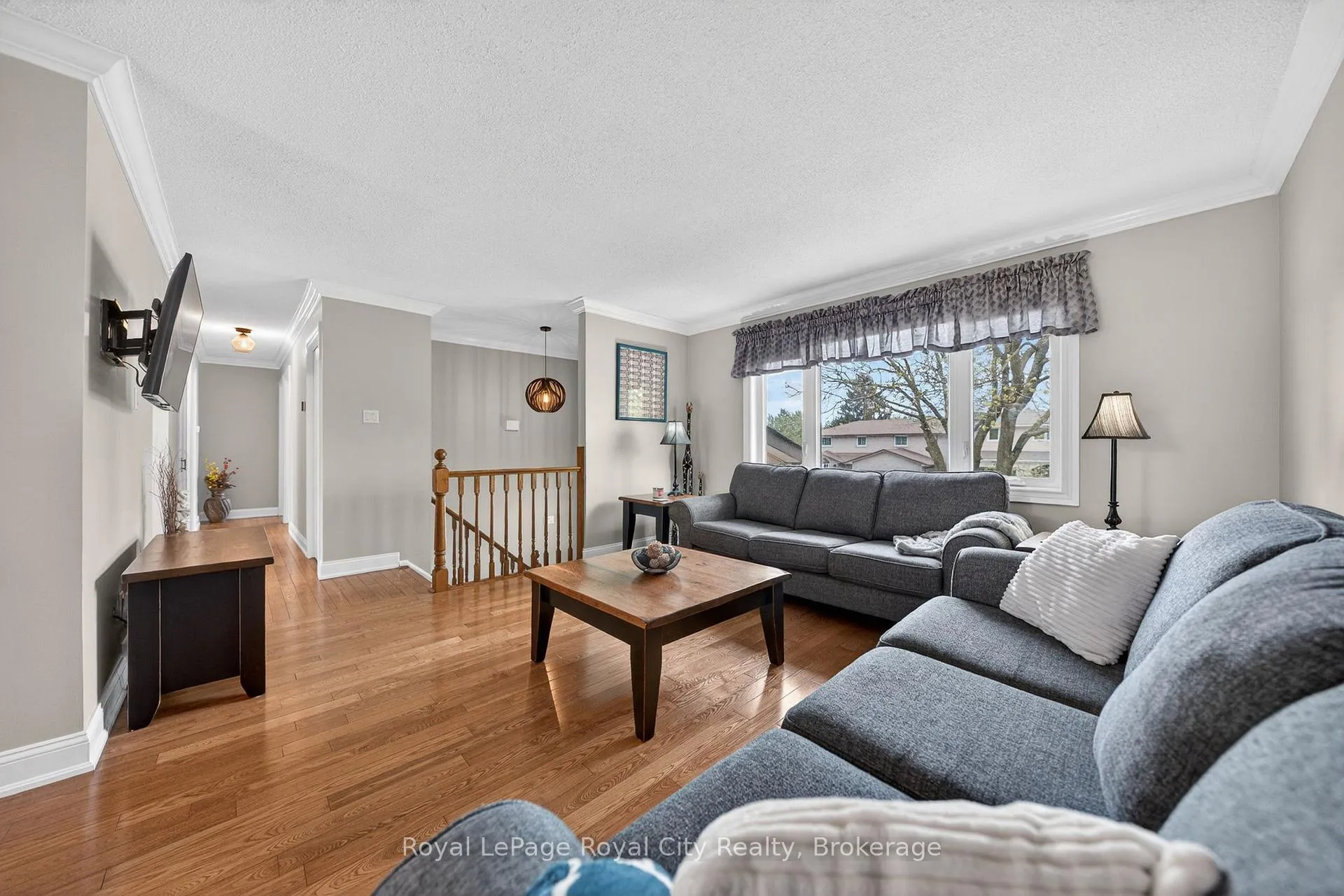 Photo 4 of 69 Sanderson Drive, Guelph, Willow West/Sugarbush/West Acres — HOMEH