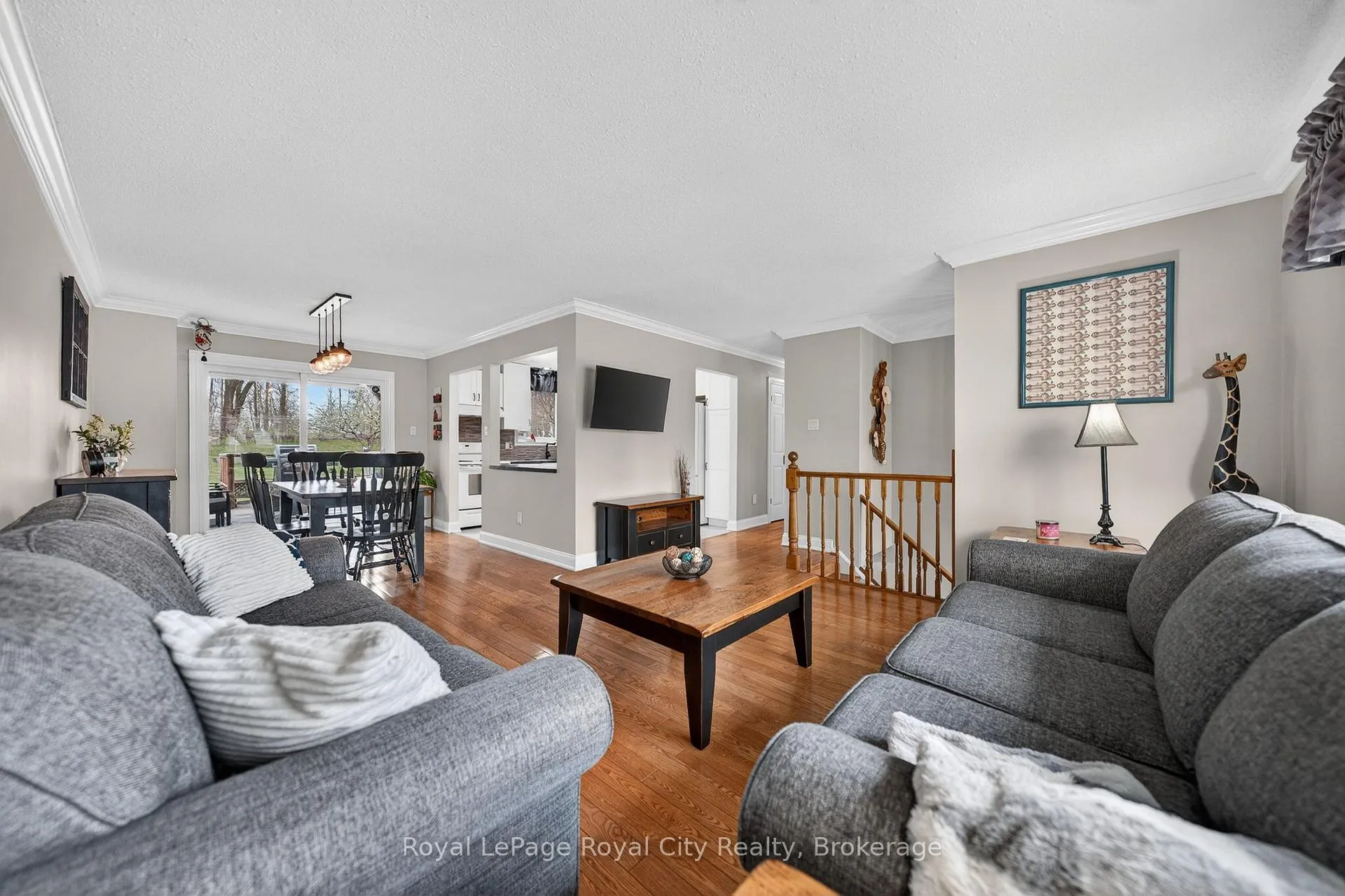 Photo 5 of 69 Sanderson Drive, Guelph, Willow West/Sugarbush/West Acres — HOMEH