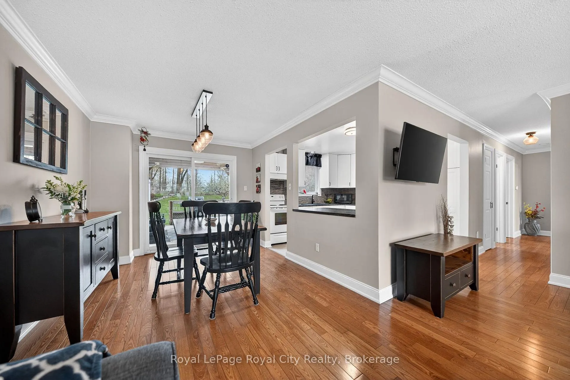 Photo 6 of 69 Sanderson Drive, Guelph, Willow West/Sugarbush/West Acres — HOMEH