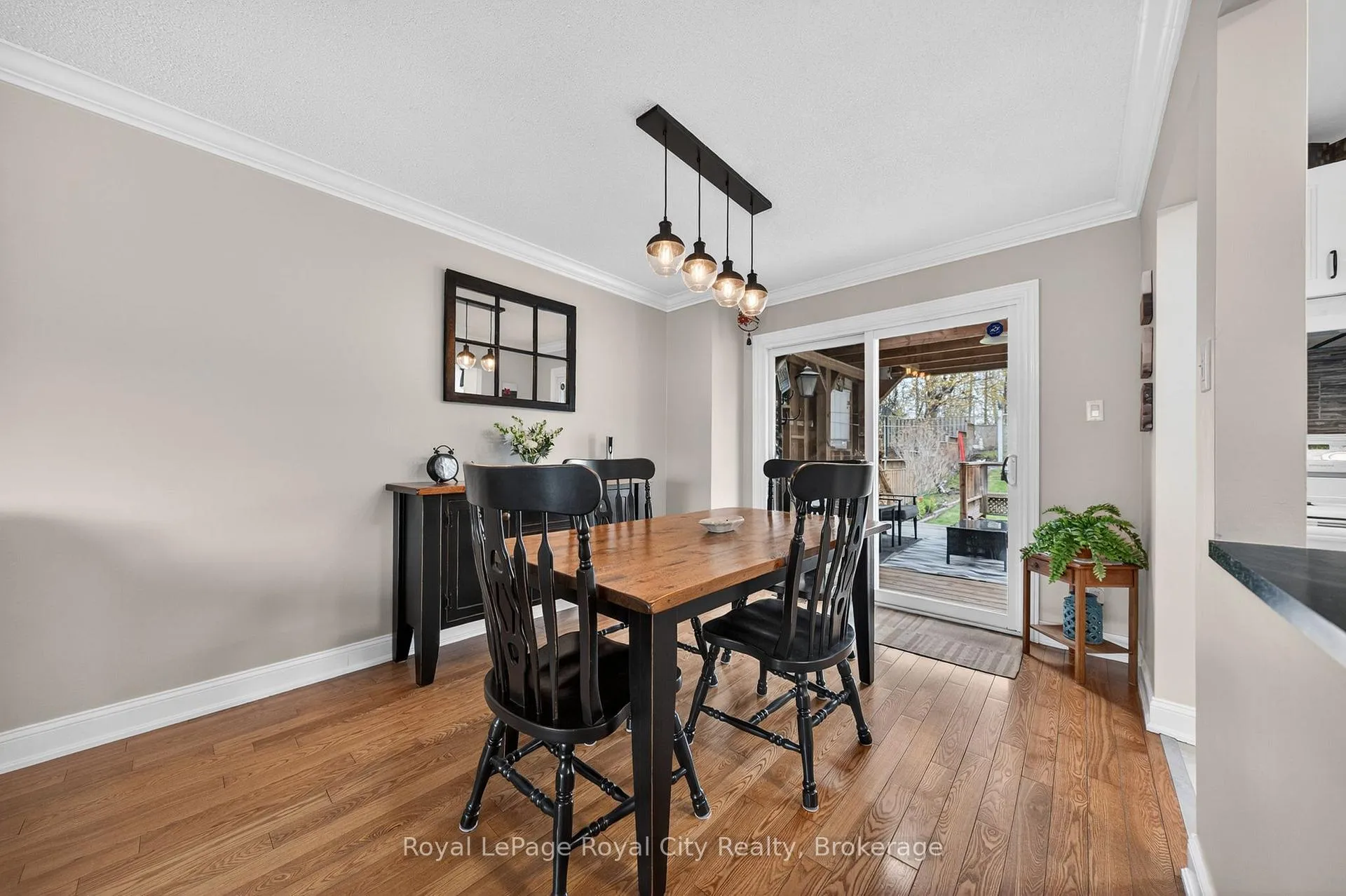 Photo 8 of 69 Sanderson Drive, Guelph, Willow West/Sugarbush/West Acres — HOMEH