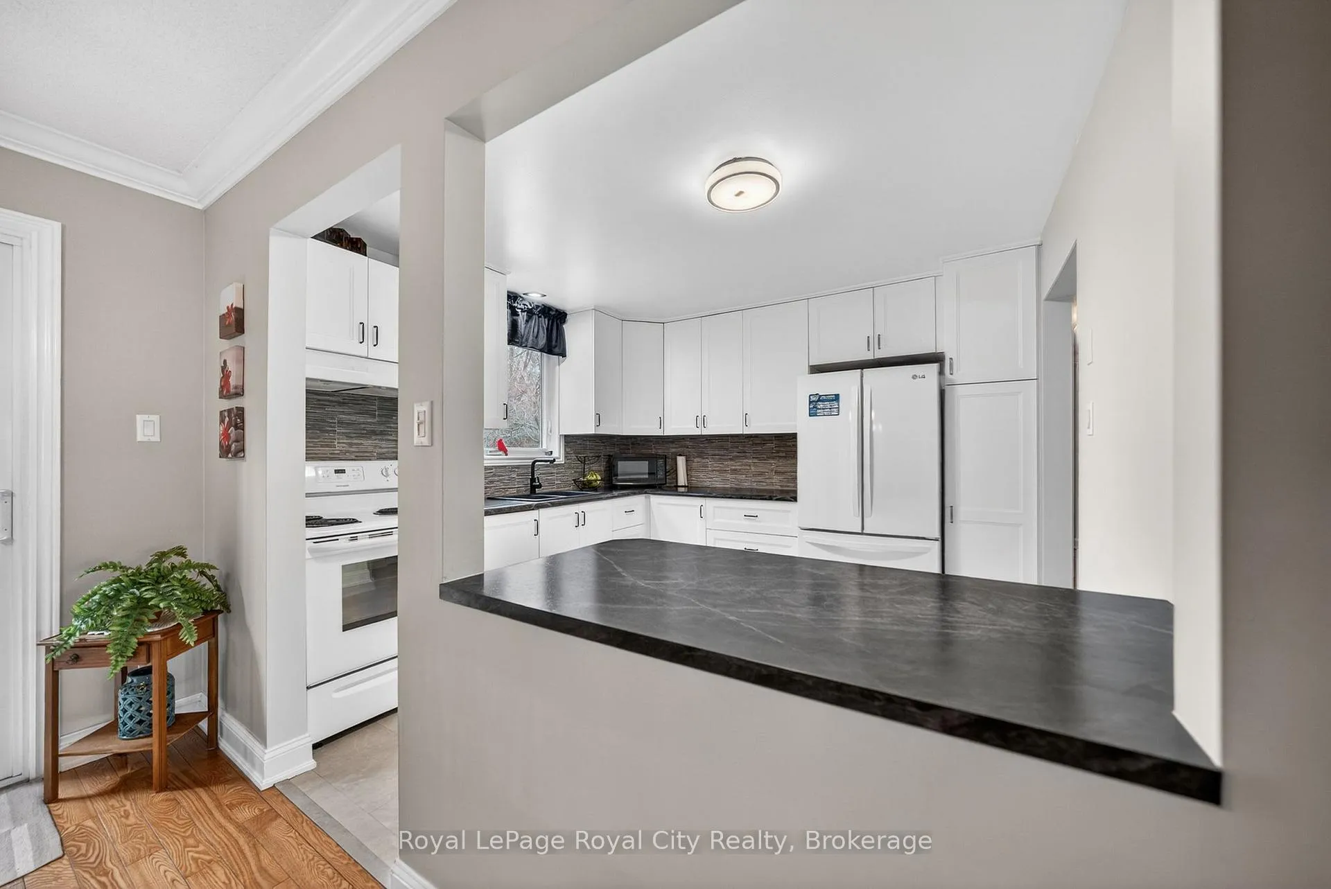 Photo 10 of 69 Sanderson Drive, Guelph, Willow West/Sugarbush/West Acres — HOMEH