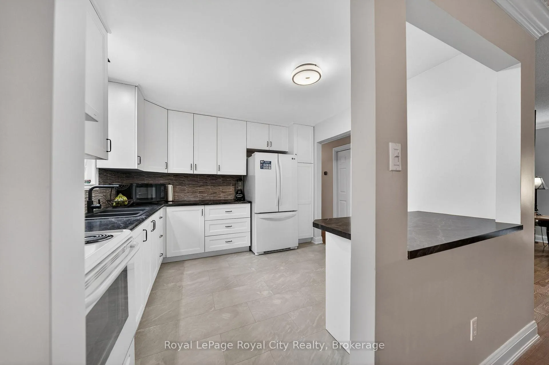 Photo 11 of 69 Sanderson Drive, Guelph, Willow West/Sugarbush/West Acres — HOMEH