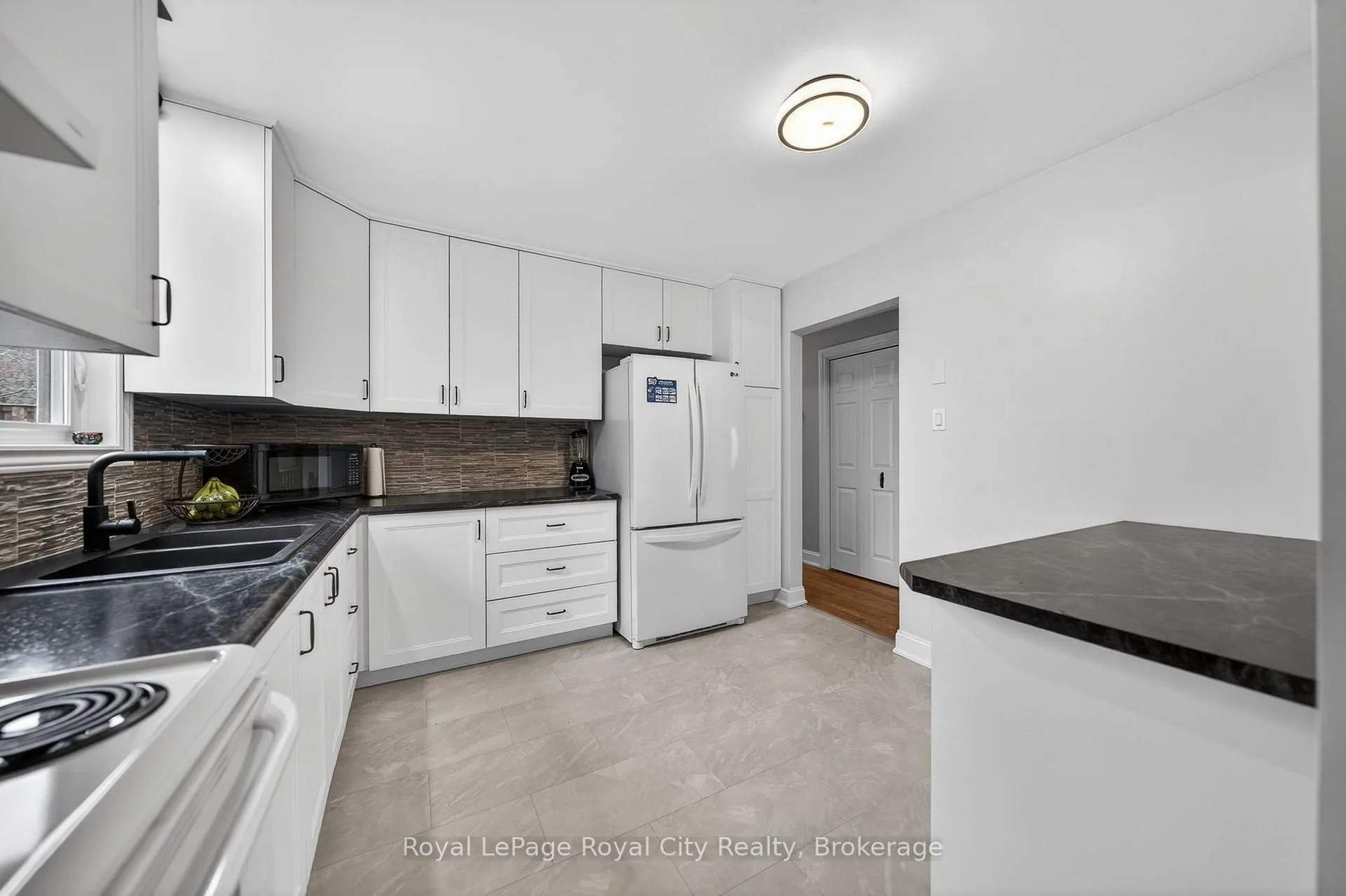 Photo 13 of 69 Sanderson Drive, Guelph, Willow West/Sugarbush/West Acres — HOMEH