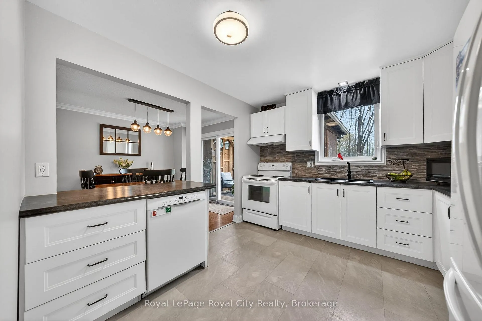 Photo 14 of 69 Sanderson Drive, Guelph, Willow West/Sugarbush/West Acres — HOMEH