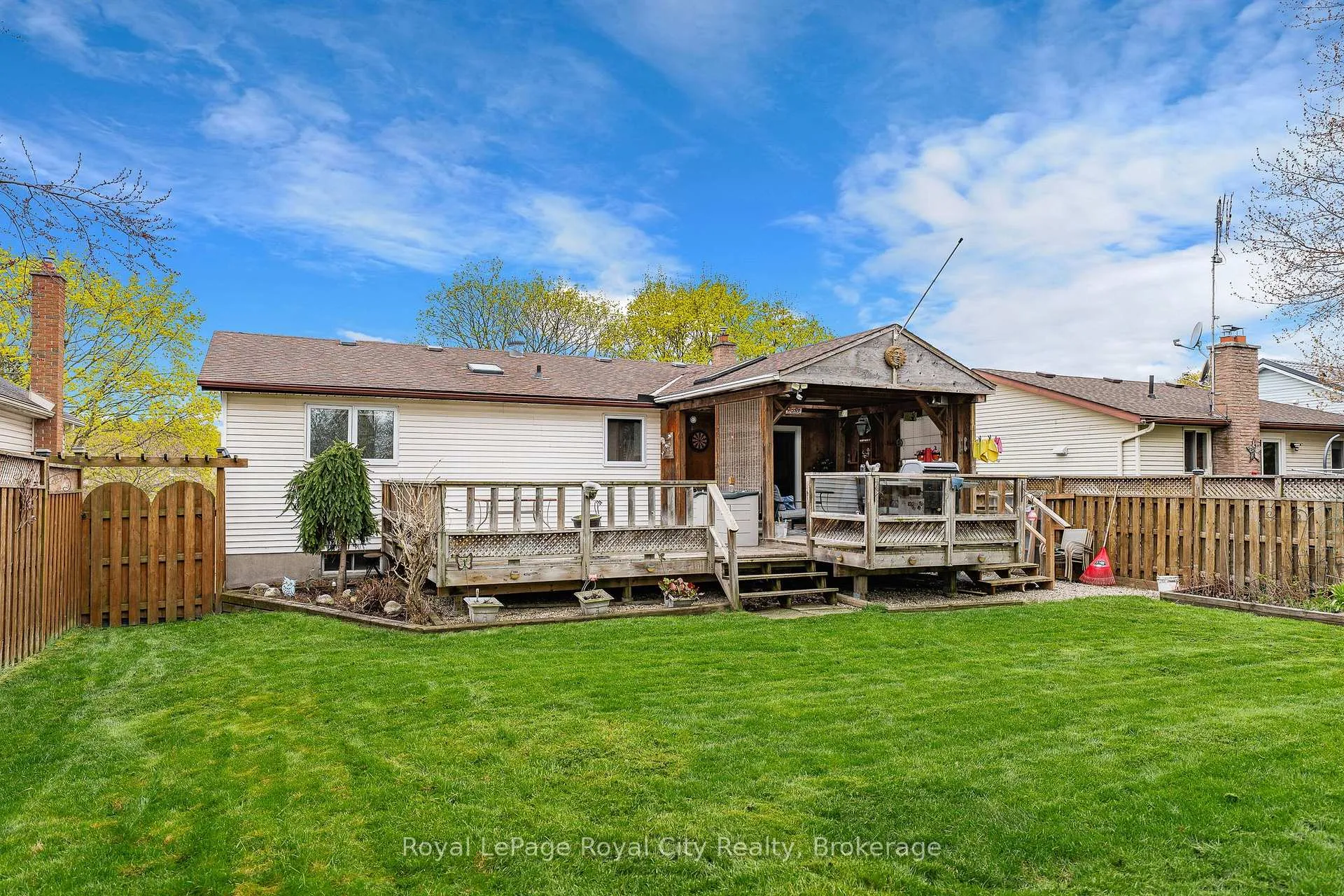 Photo 30 of 69 Sanderson Drive, Guelph, Willow West/Sugarbush/West Acres — HOMEH