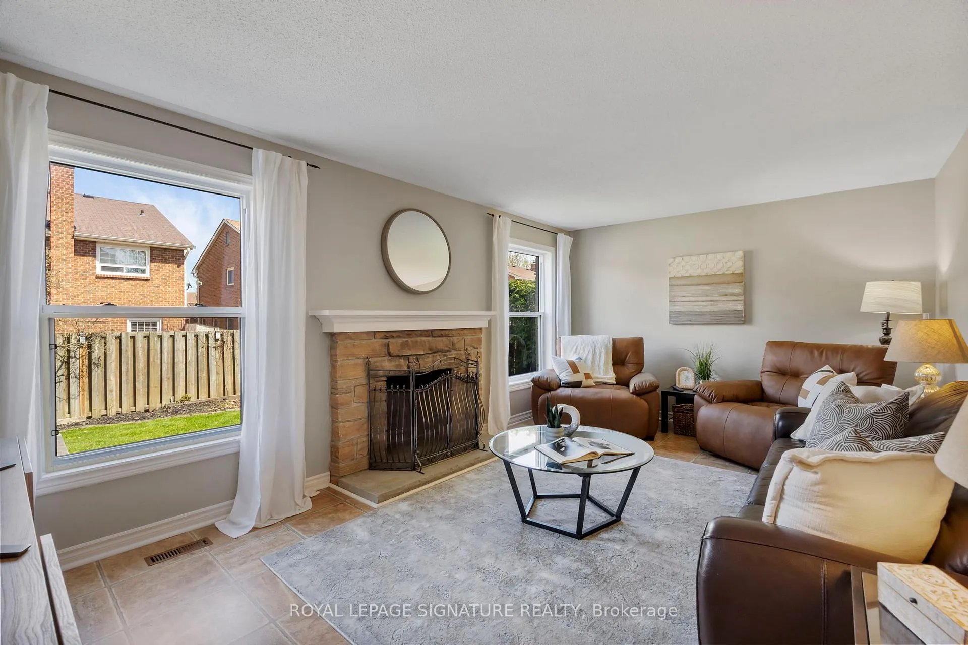 Photo 13 of 661 Weyburn Square, Pickering, Amberlea — HOMEH