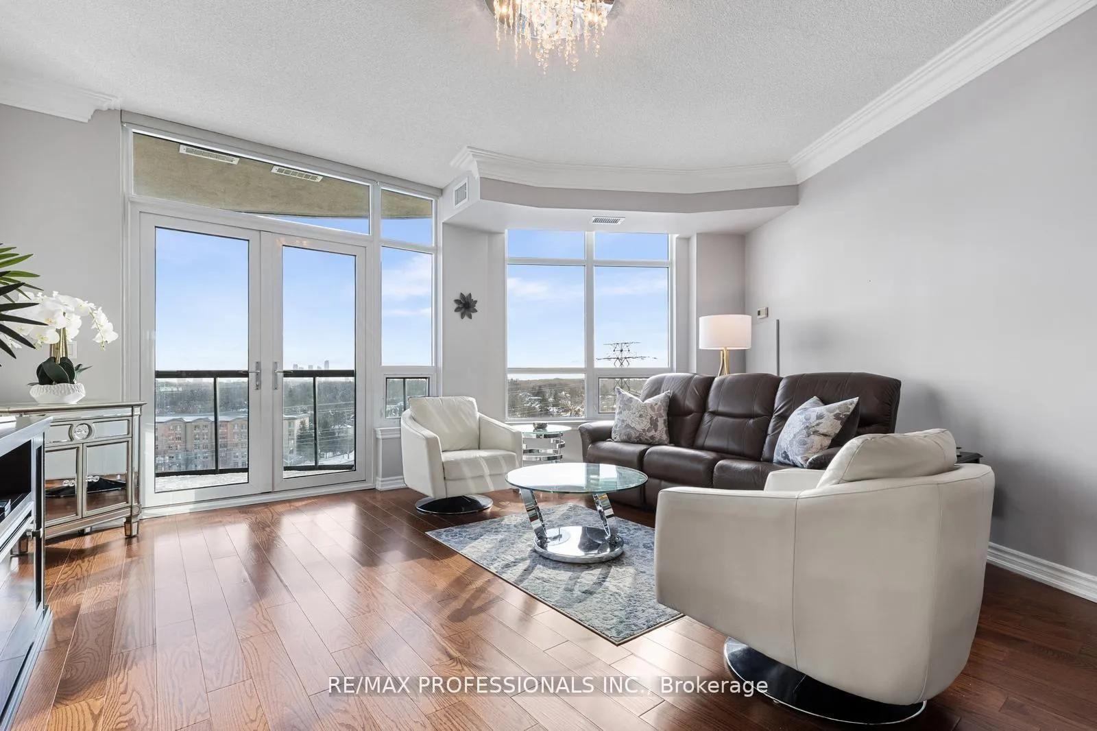 Photo 1 of Unit 903, 1135 Royal York Road, Etobicoke, Edenbridge-Humber Valley — HOMEH