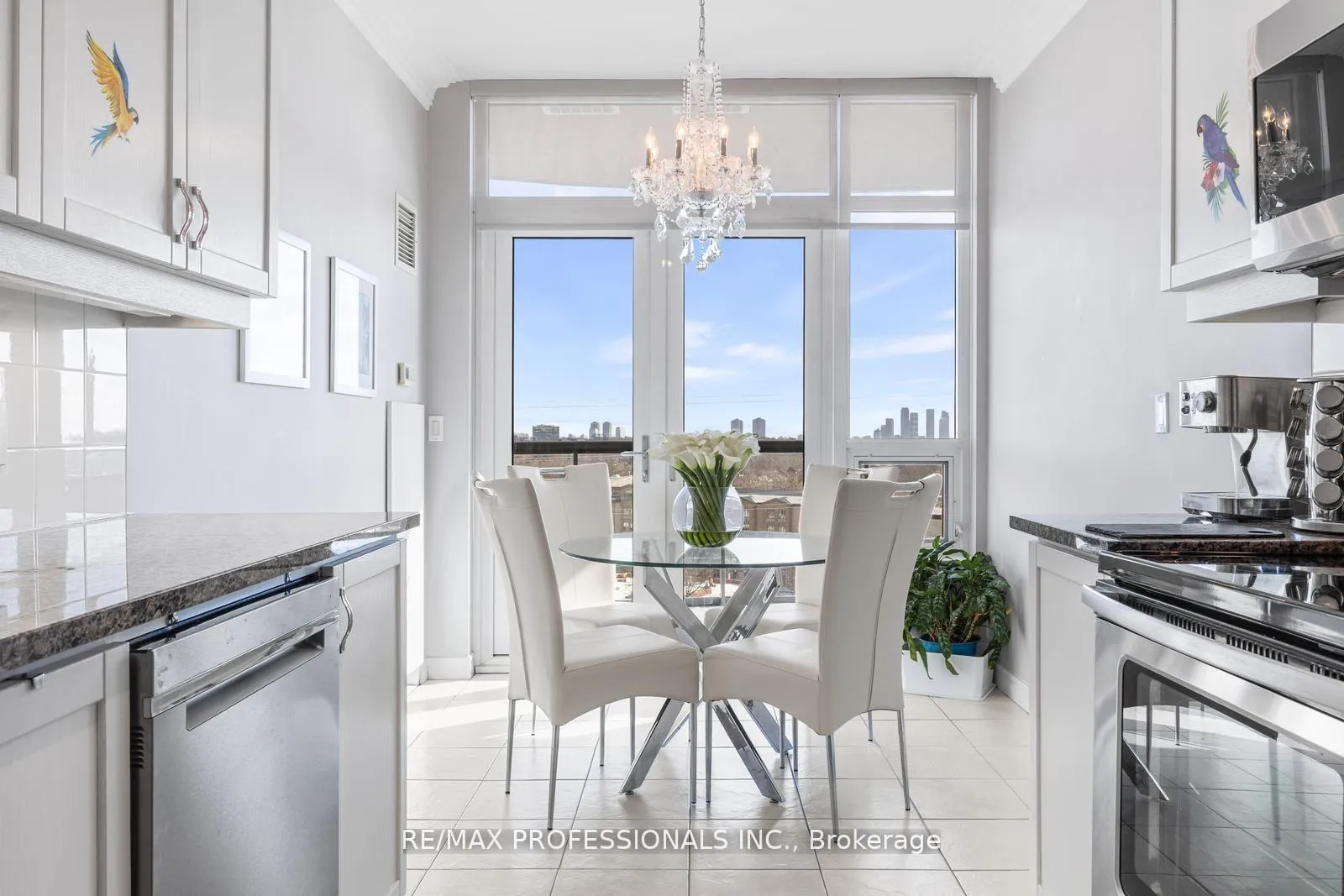 Photo 4 of Unit 903, 1135 Royal York Road, Etobicoke, Edenbridge-Humber Valley — HOMEH