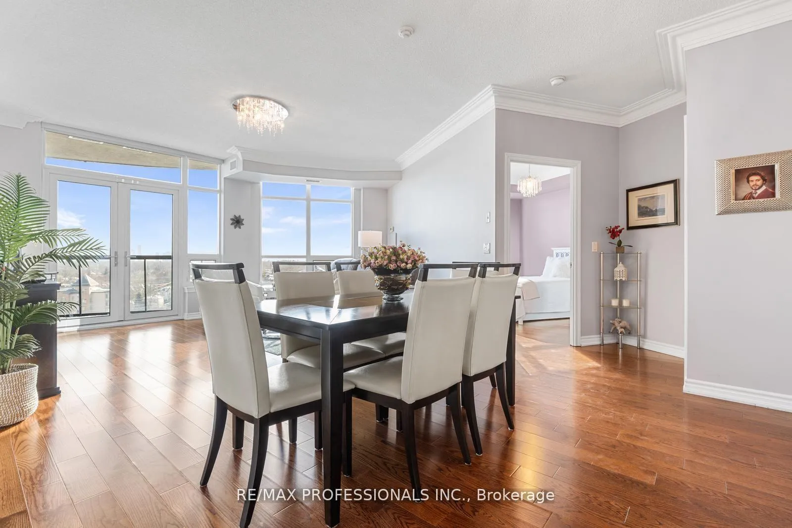 Photo 5 of Unit 903, 1135 Royal York Road, Etobicoke, Edenbridge-Humber Valley — HOMEH