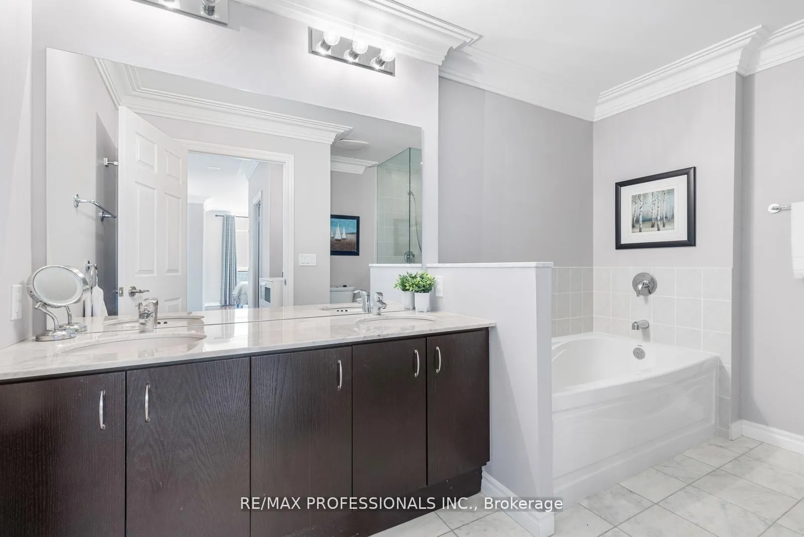 Photo 7 of Unit 903, 1135 Royal York Road, Etobicoke, Edenbridge-Humber Valley — HOMEH