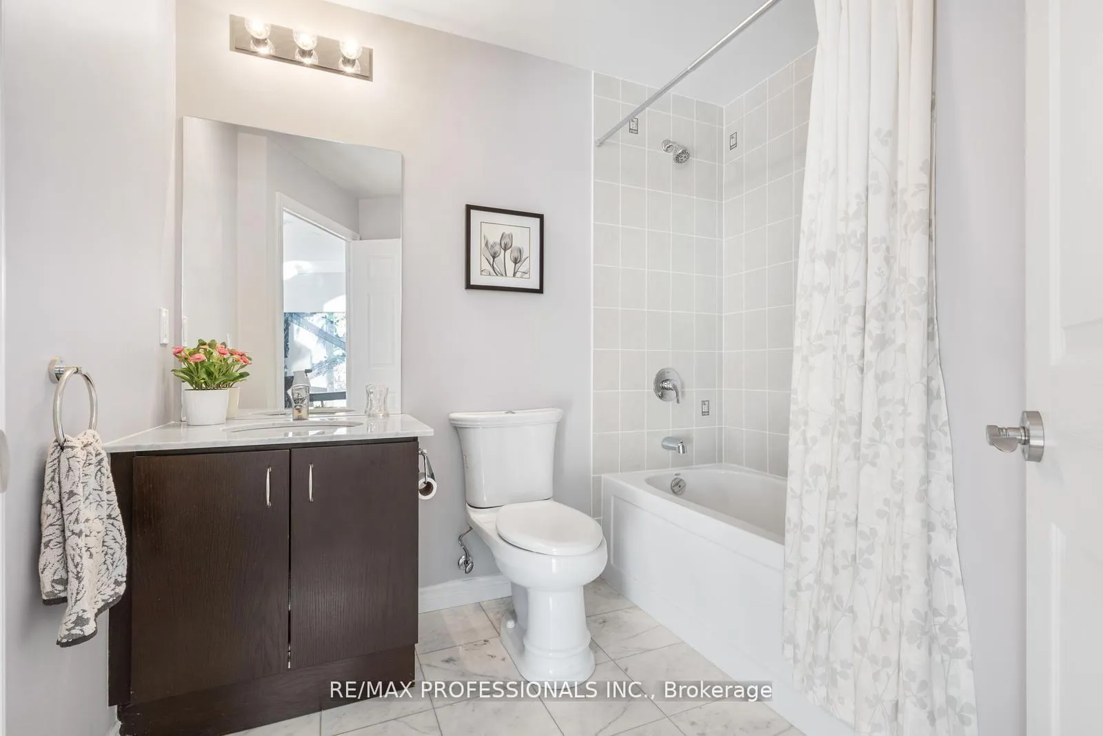Photo 10 of Unit 903, 1135 Royal York Road, Etobicoke, Edenbridge-Humber Valley — HOMEH