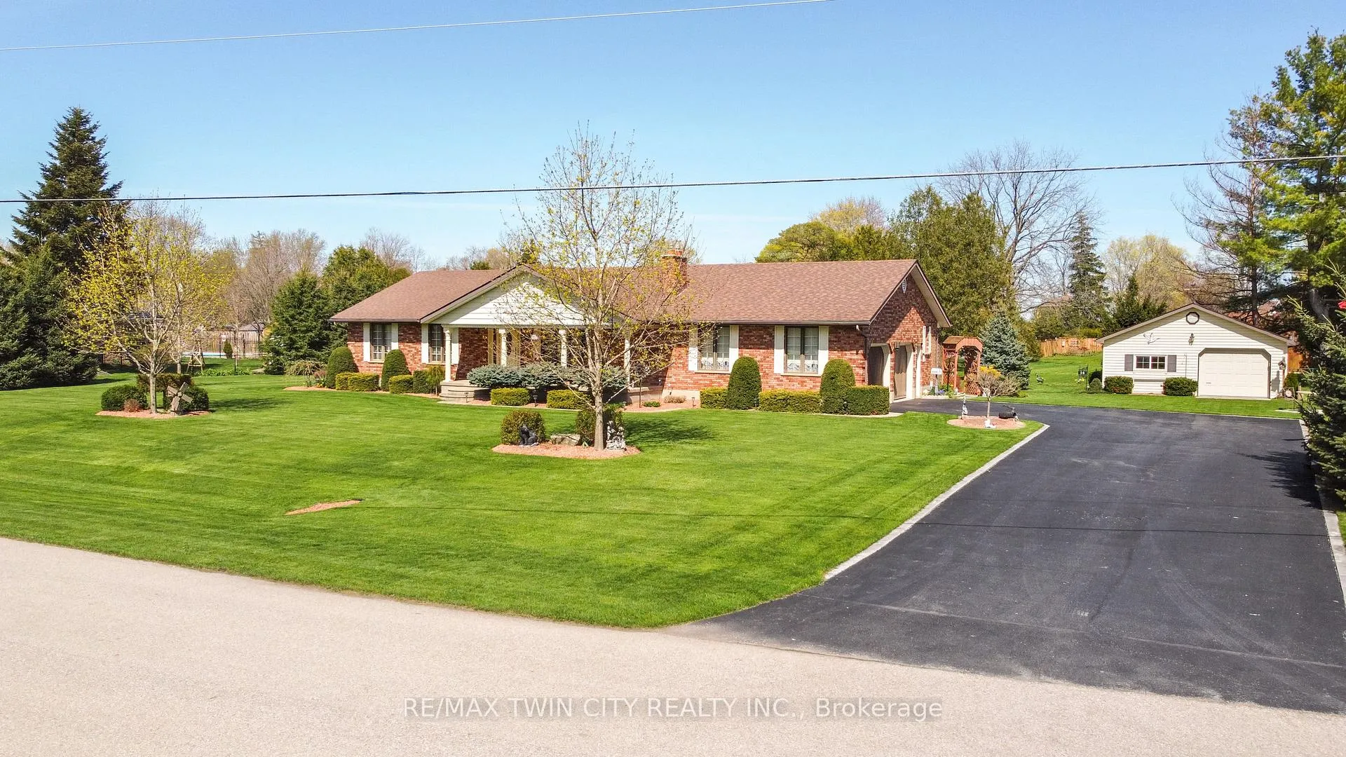 Photo 1 of 14 Kimberly Road, Brant, Brantford Twp — HOMEH