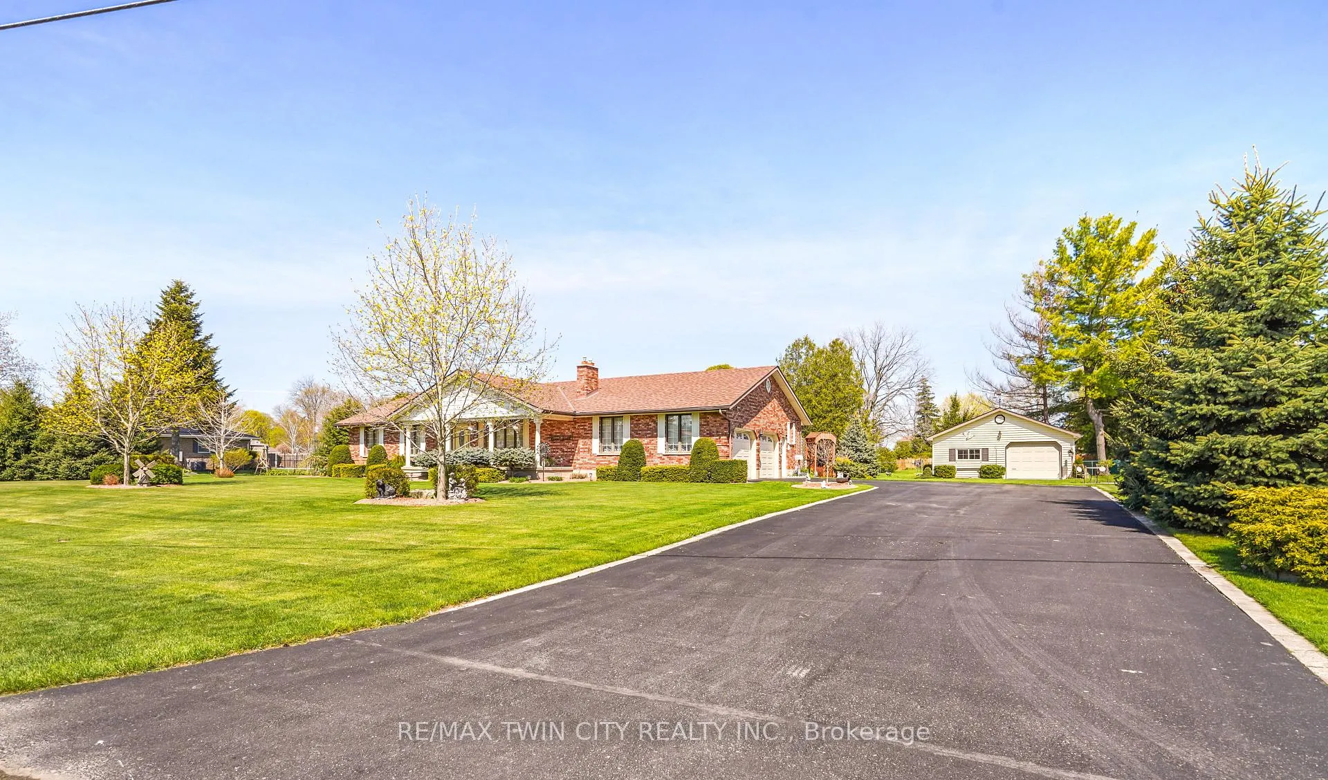 Photo 3 of 14 Kimberly Road, Brant, Brantford Twp — HOMEH