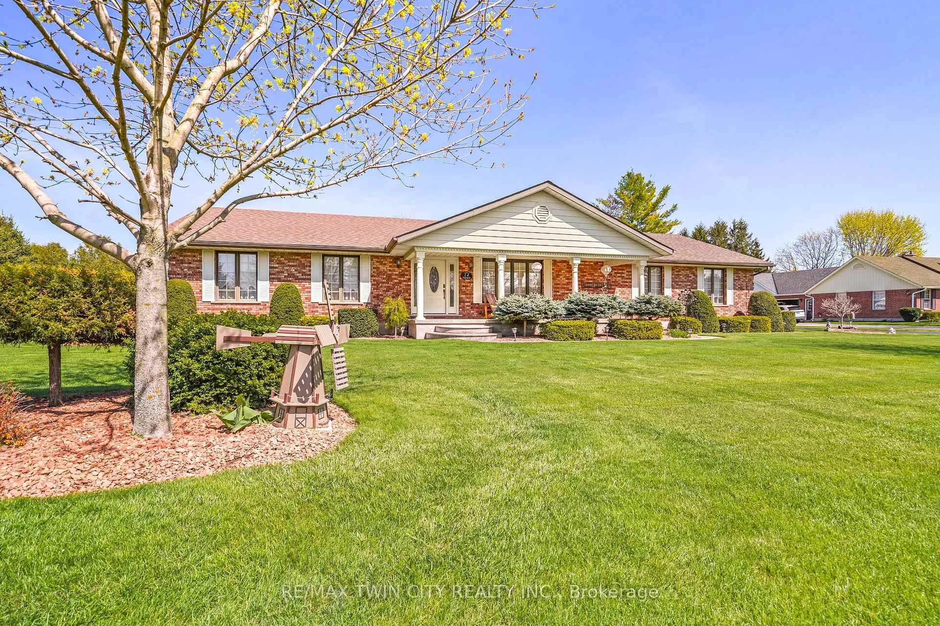 Photo 4 of 14 Kimberly Road, Brant, Brantford Twp — HOMEH