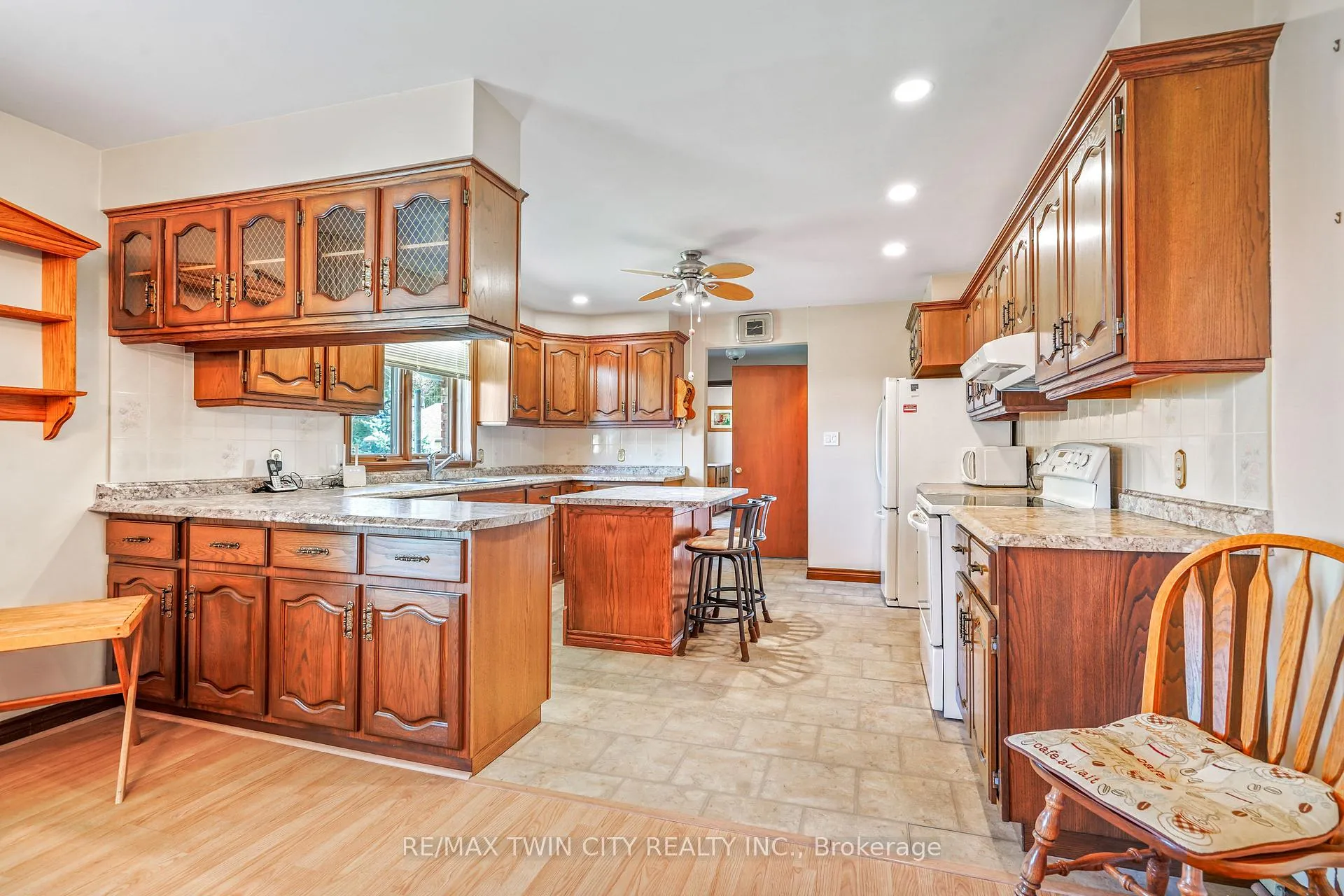 Photo 15 of 14 Kimberly Road, Brant, Brantford Twp — HOMEH