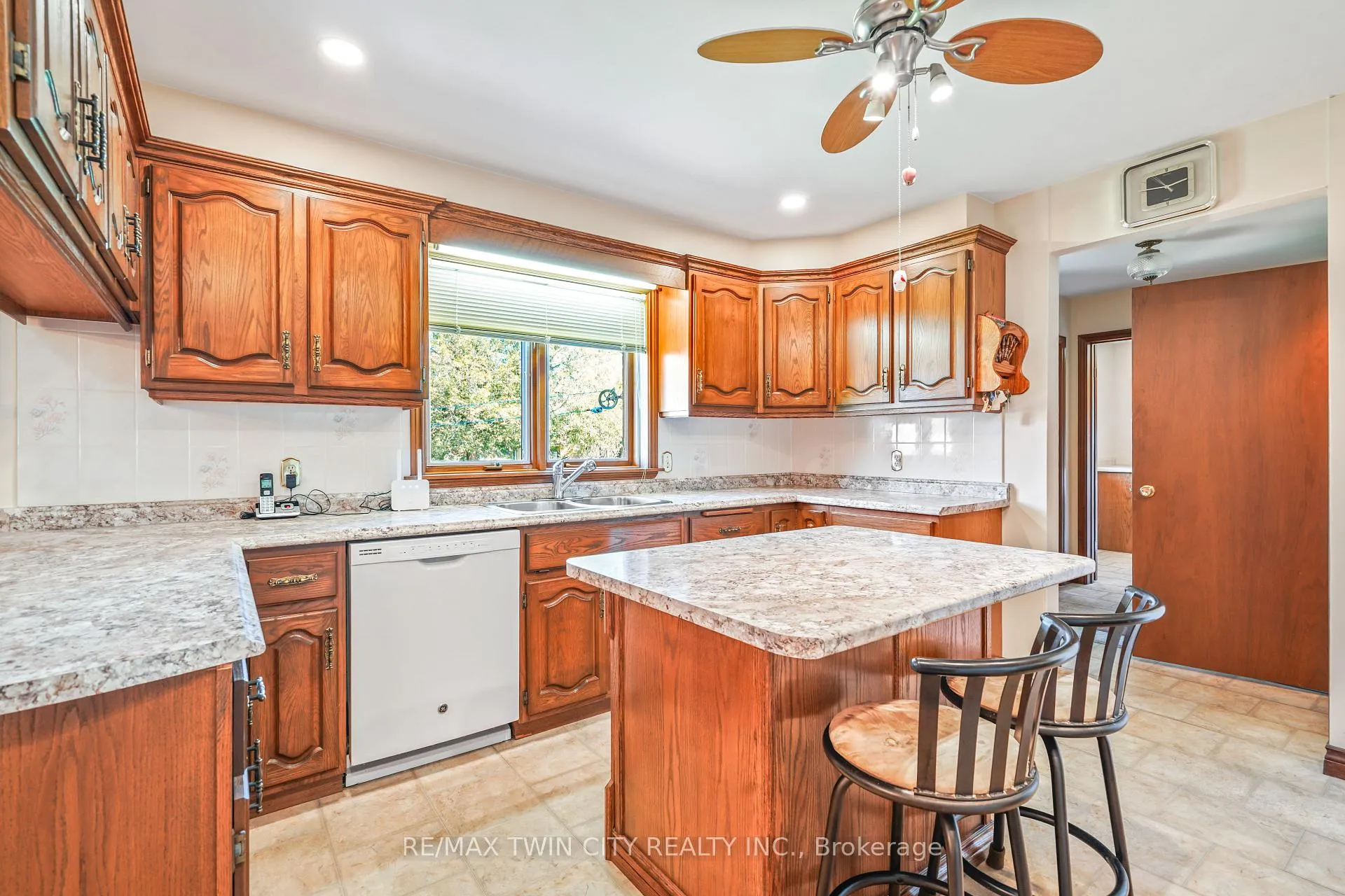 Photo 16 of 14 Kimberly Road, Brant, Brantford Twp — HOMEH