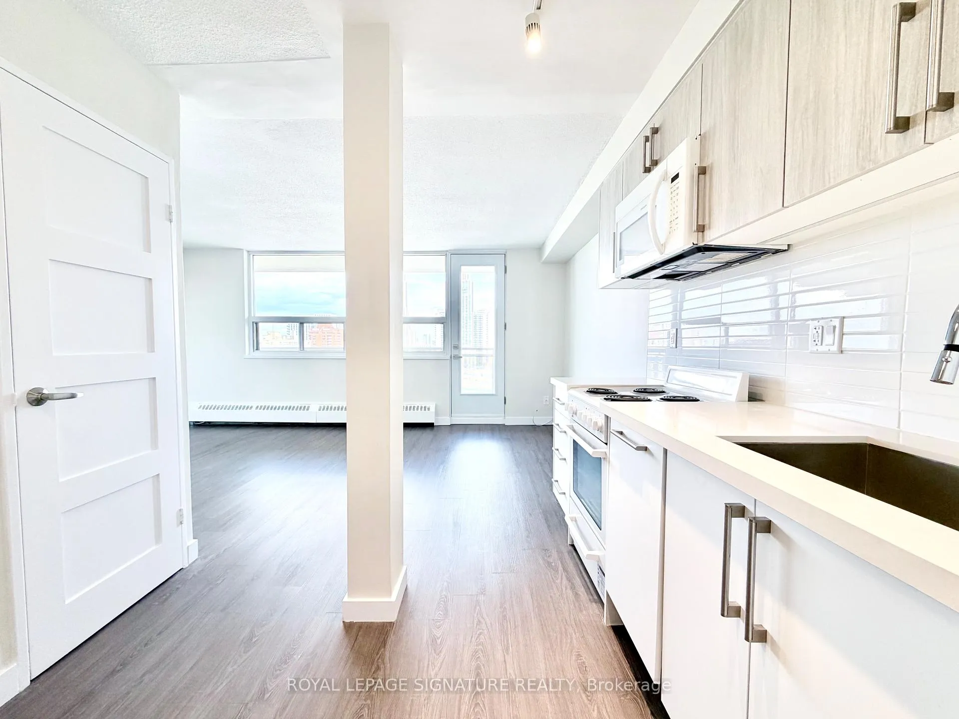 Photo 6 of Unit 1206, 1500 Bathurst Street, Toronto, Humewood-Cedarvale — HOMEH