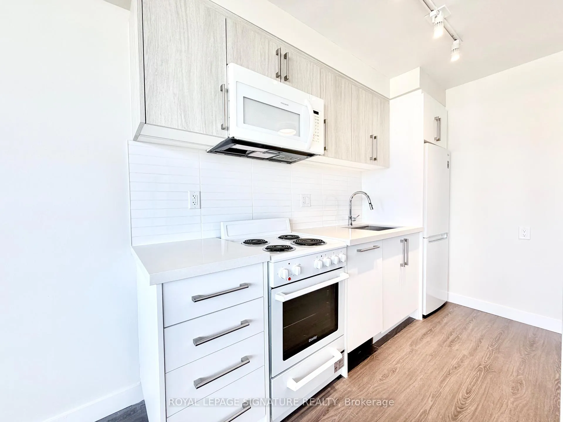 Photo 11 of Unit 1206, 1500 Bathurst Street, Toronto, Humewood-Cedarvale — HOMEH