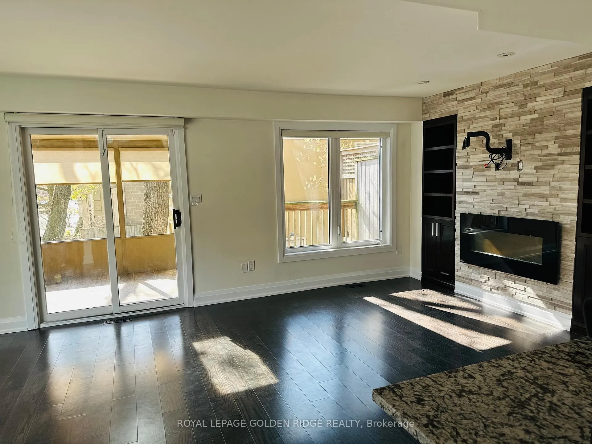 Photo 4 of 60 John Street, Oakville, Central — HOMEH