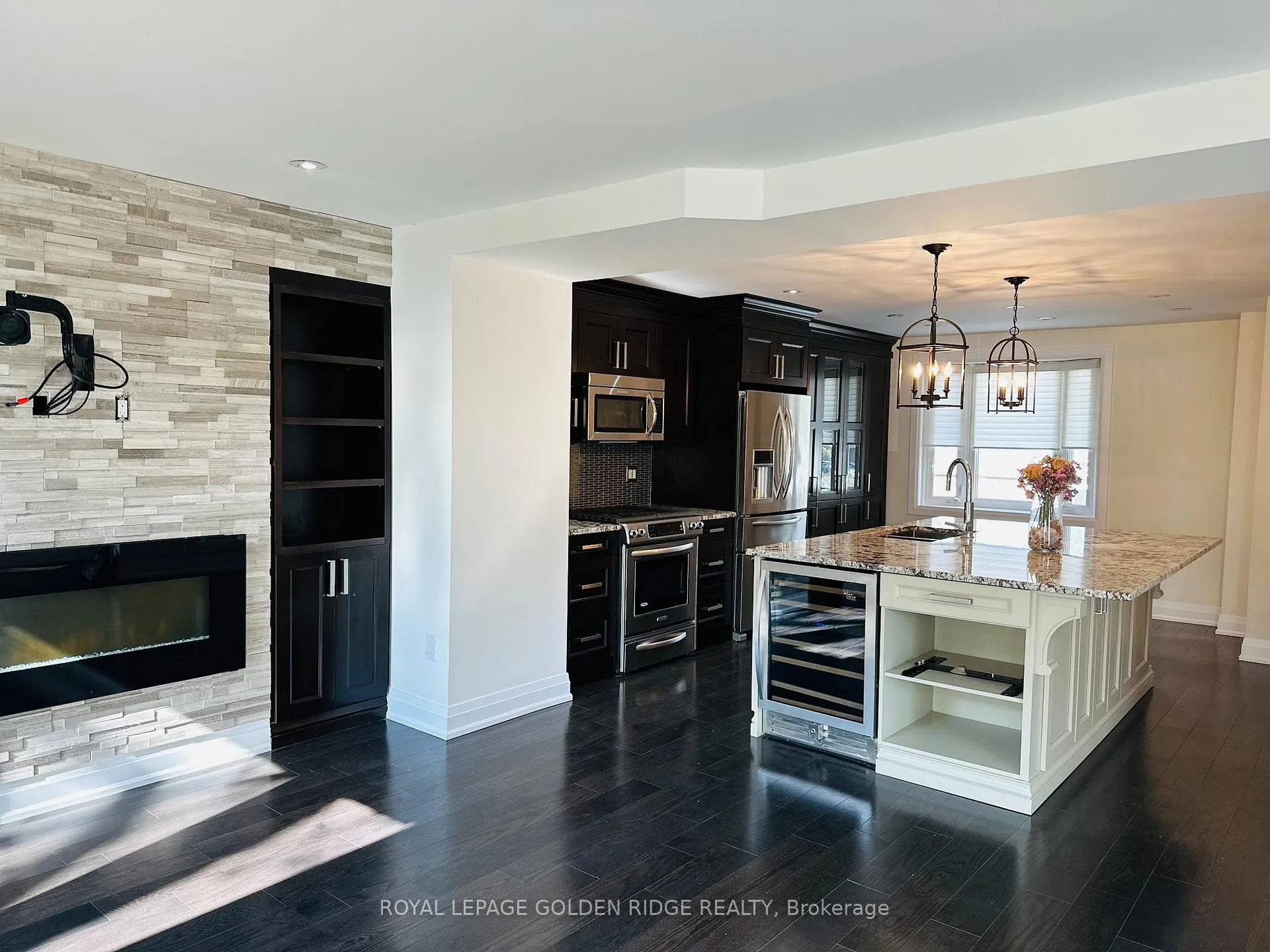 Photo 5 of 60 John Street, Oakville, Central — HOMEH