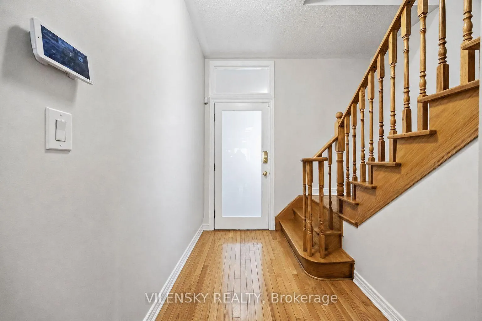 Photo 2 of Unit Upper, 19 Shelbourne Drive, Vaughan, Vellore Village — HOMEH