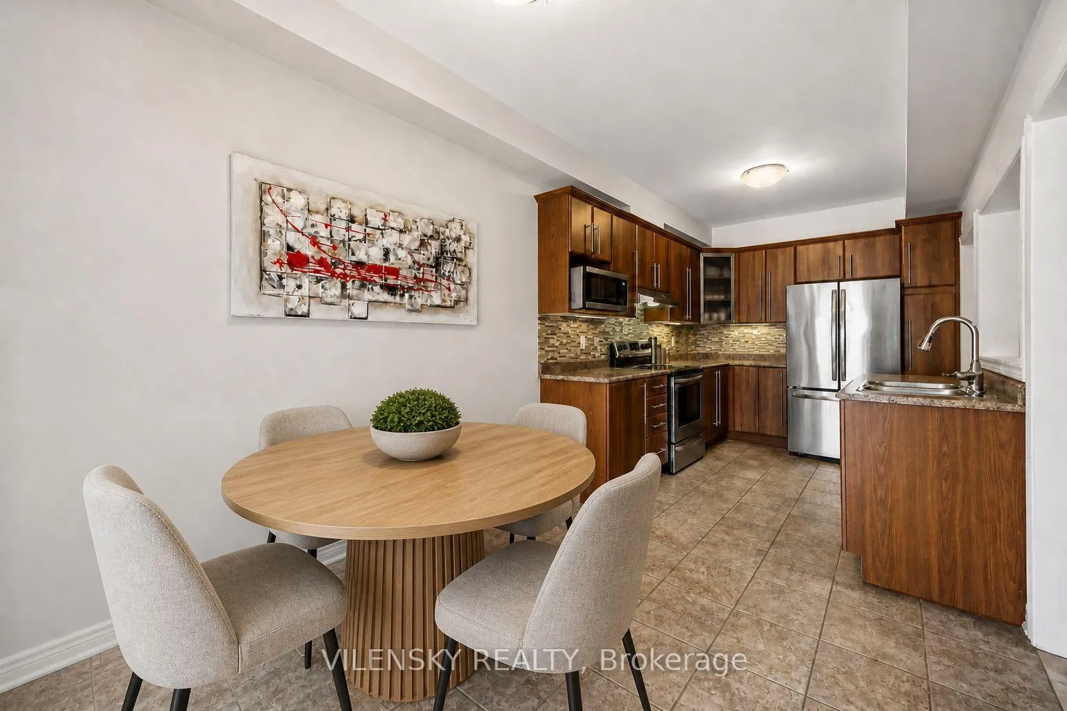 Photo 5 of Unit Upper, 19 Shelbourne Drive, Vaughan, Vellore Village — HOMEH