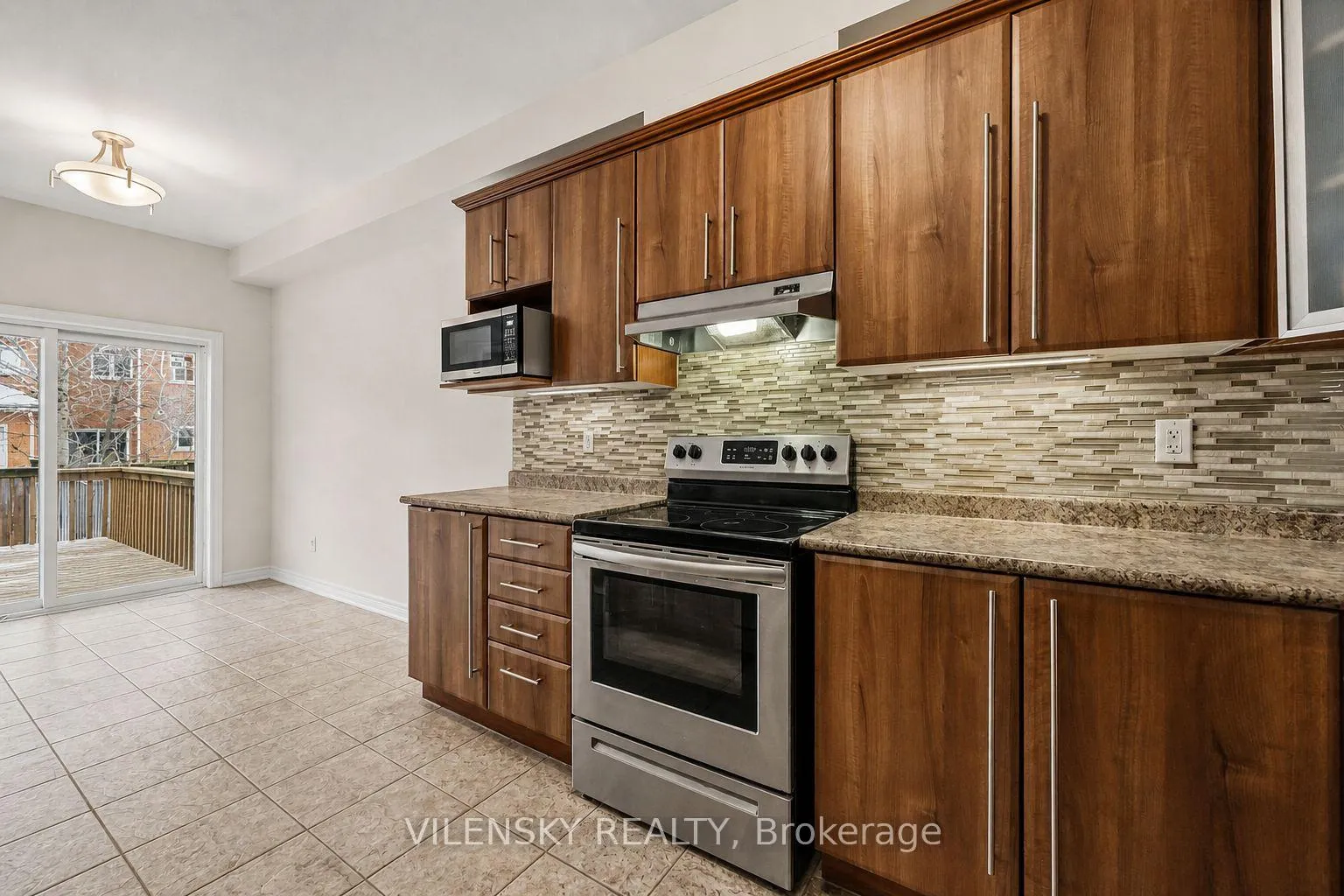 Photo 6 of Unit Upper, 19 Shelbourne Drive, Vaughan, Vellore Village — HOMEH