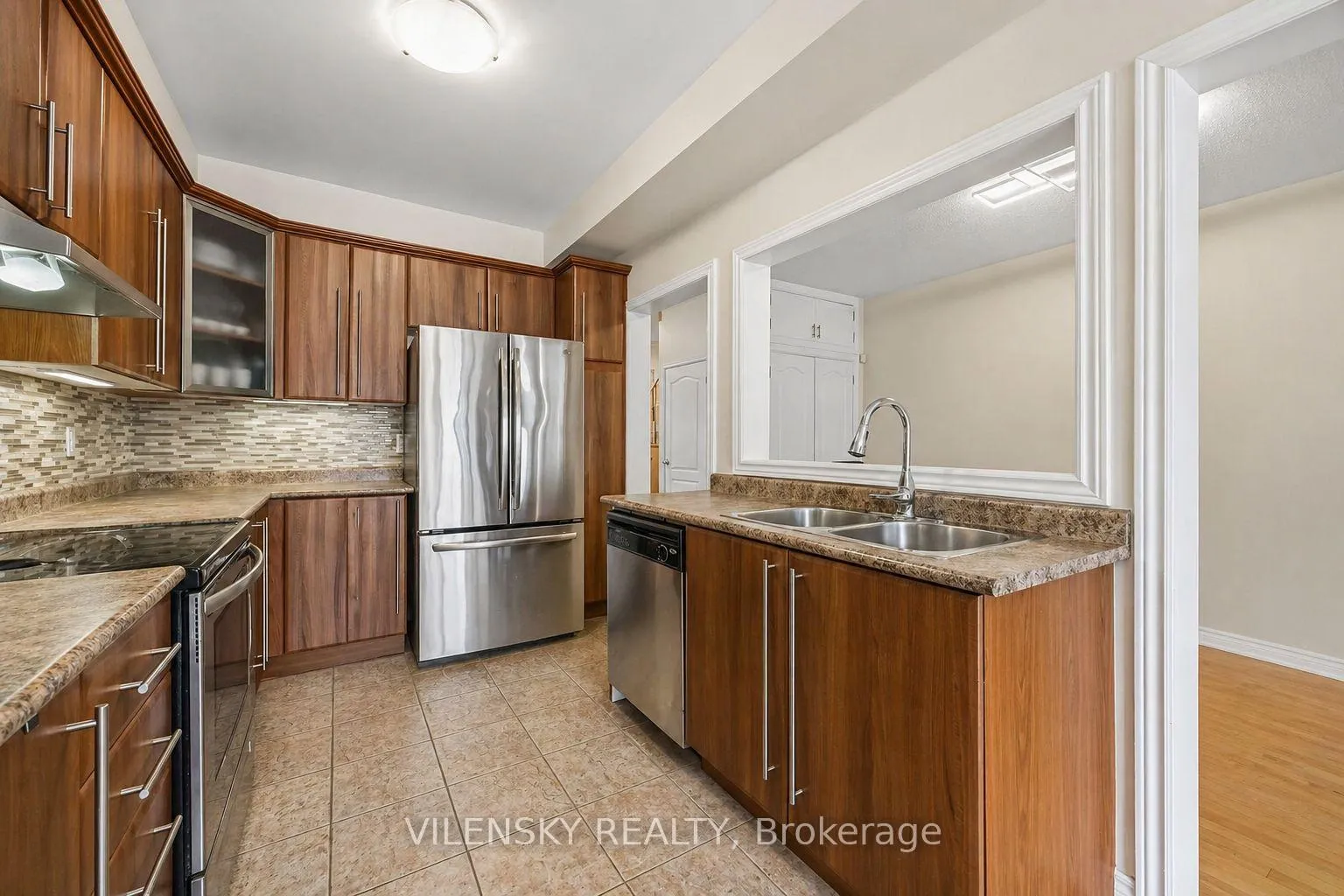 Photo 7 of Unit Upper, 19 Shelbourne Drive, Vaughan, Vellore Village — HOMEH