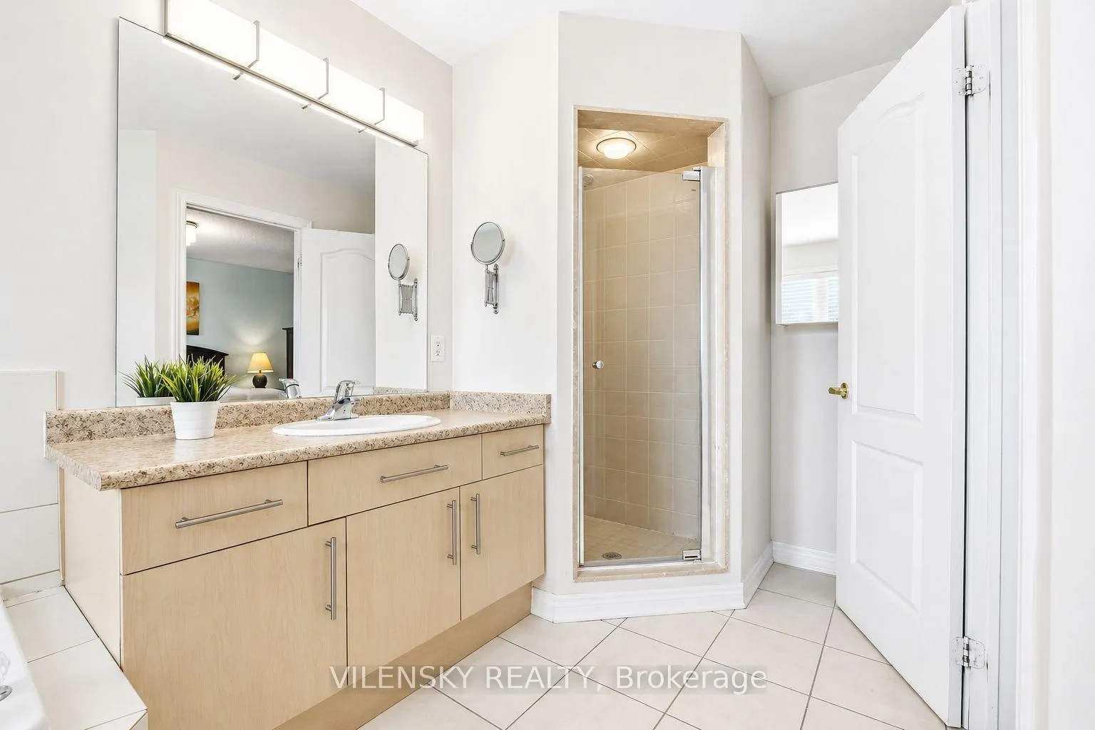 Photo 11 of Unit Upper, 19 Shelbourne Drive, Vaughan, Vellore Village — HOMEH