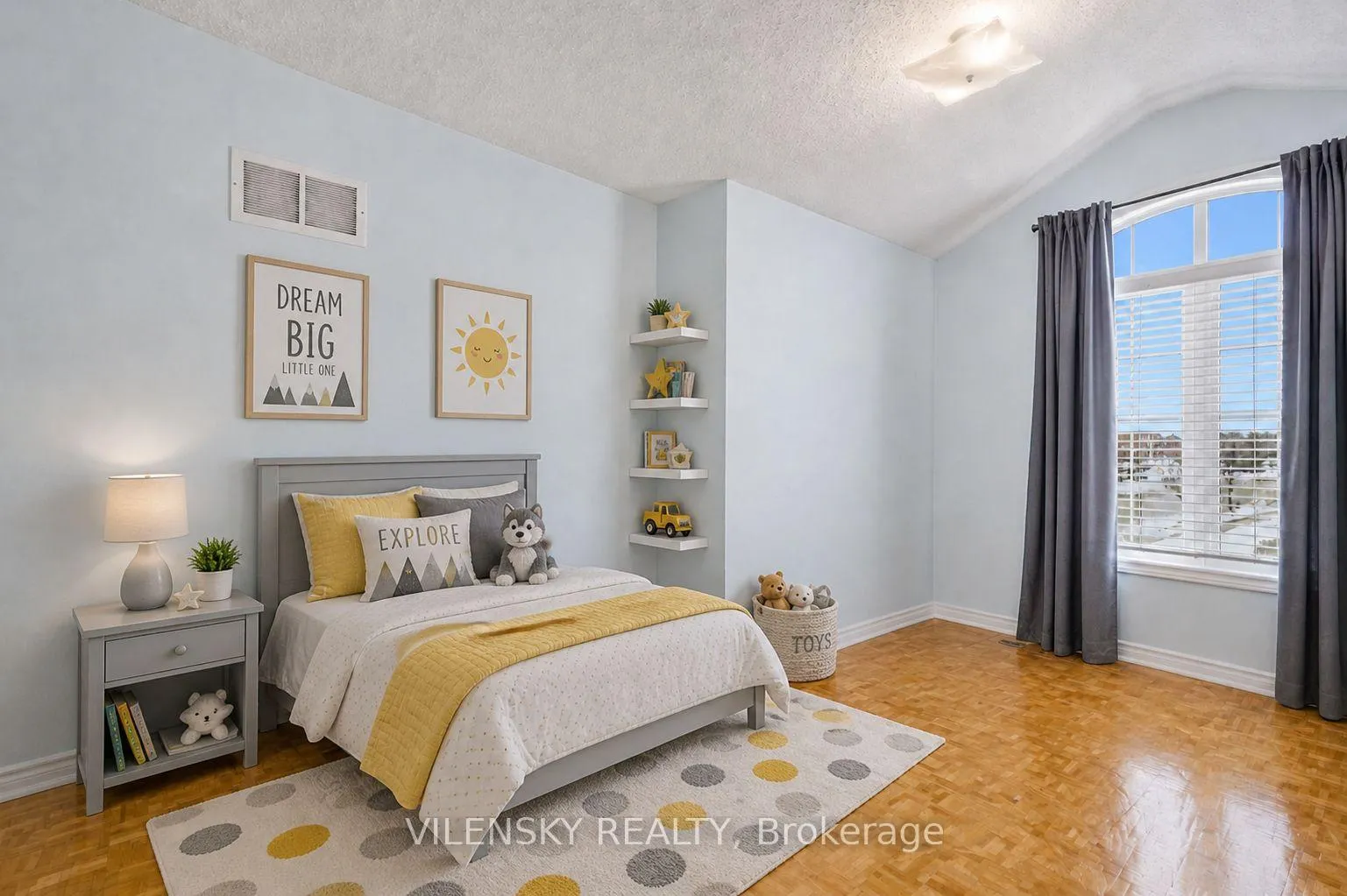 Photo 13 of Unit Upper, 19 Shelbourne Drive, Vaughan, Vellore Village — HOMEH