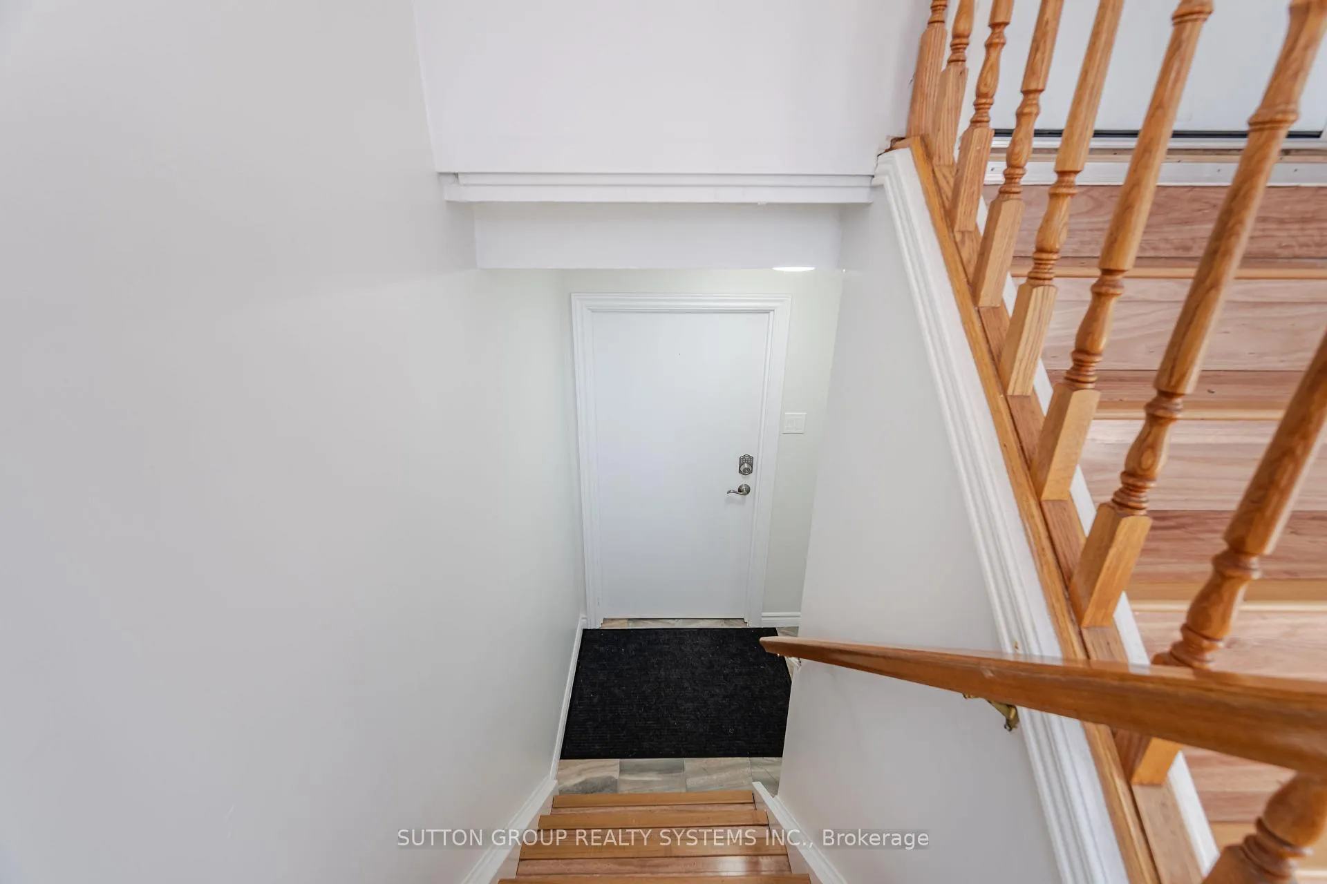Photo 3 of Unit Lower, 28 Cindy Avenue, Cambridge — HOMEH