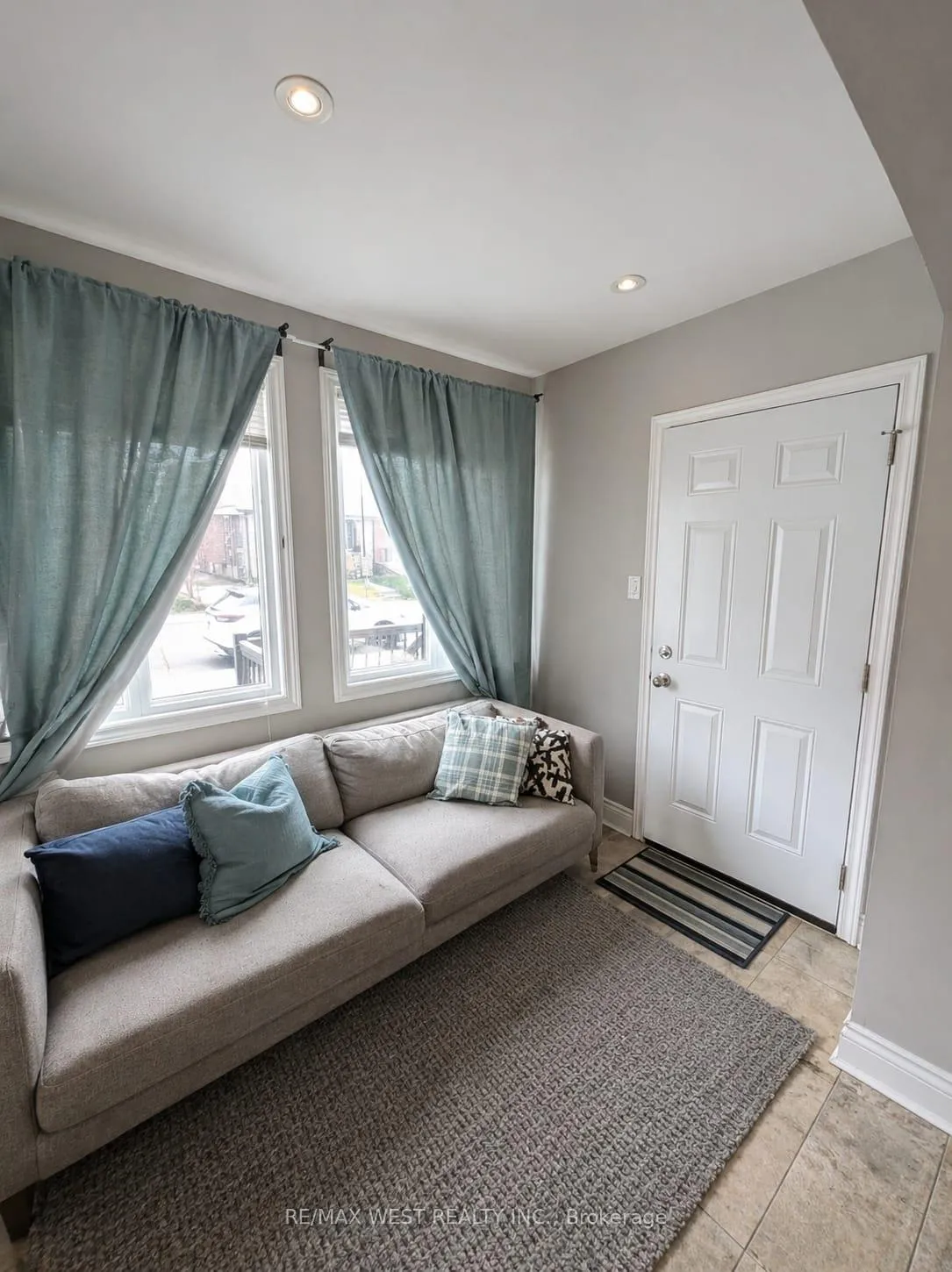 Photo 3 of 112 Silverthorn Avenue, Toronto, Weston-Pellam Park — HOMEH