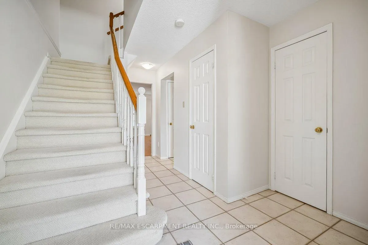 Photo 3 of Unit 30, 5255 Lakeshore Road, Burlington, Appleby — HOMEH