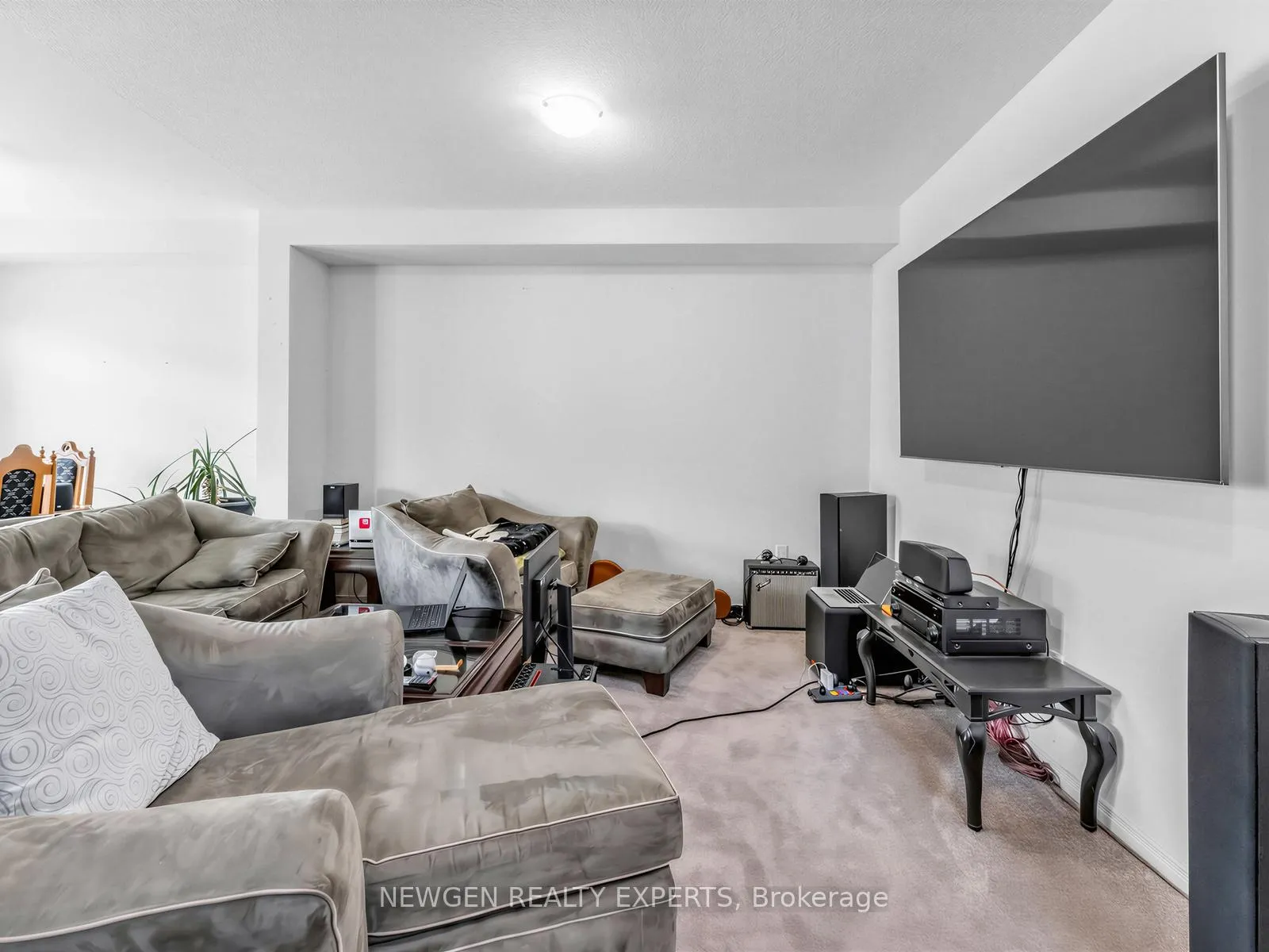 Photo 6 of 28 Mccargow Drive, Haldimand — HOMEH