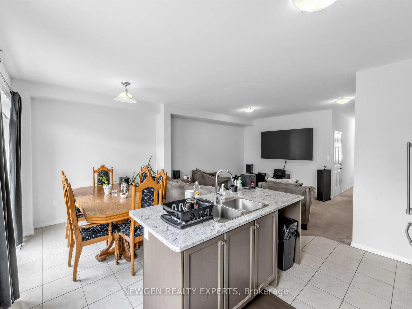 Photo 13 of 28 Mccargow Drive, Haldimand — HOMEH